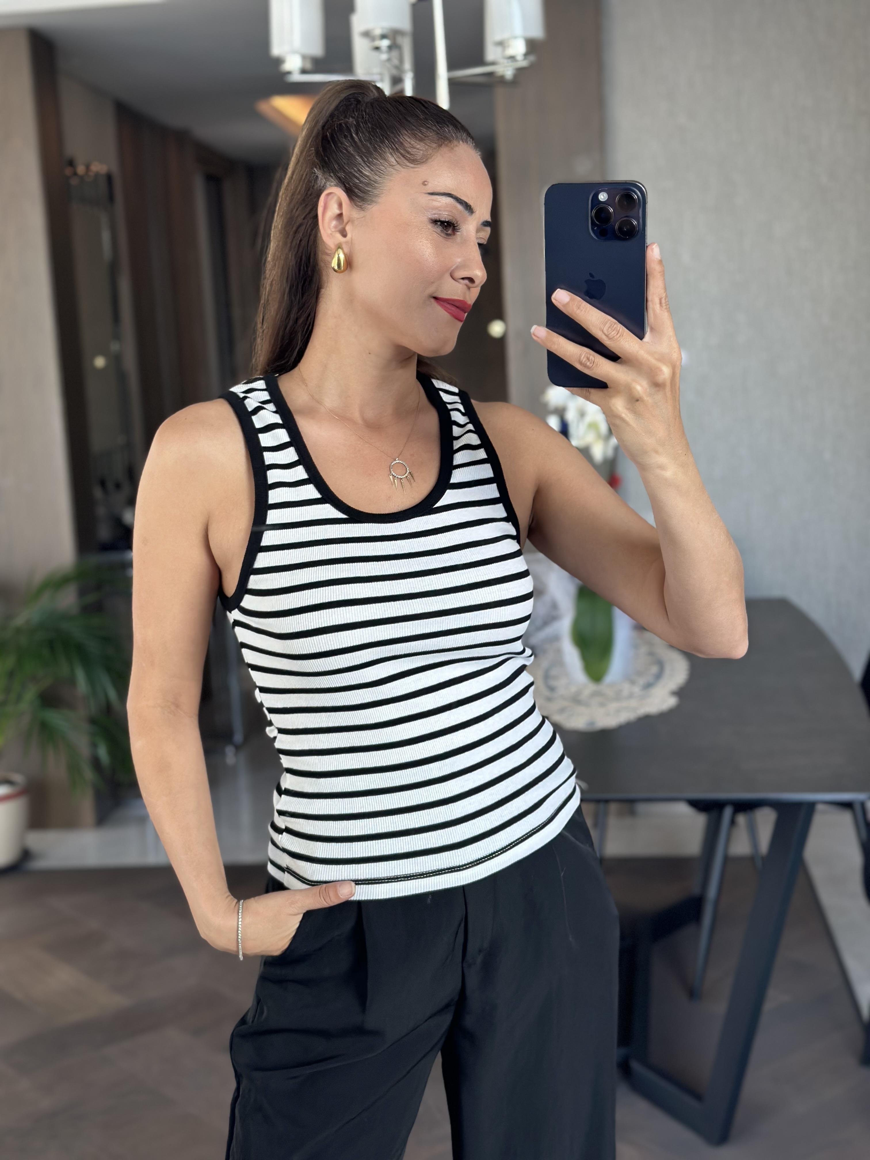 Siyah Beyaz Çizgili U Yaka Sıfır Kol Fitilli Kaşkorse  Kadın Body