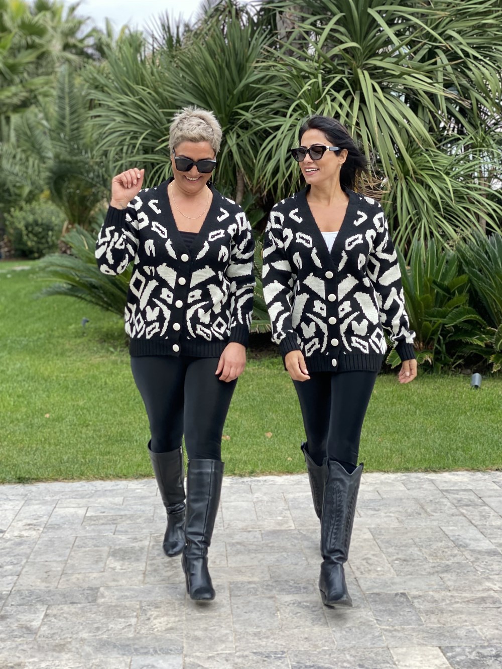 Siyah Beyaz Desenli Düğmeli Triko Kadın Hırka