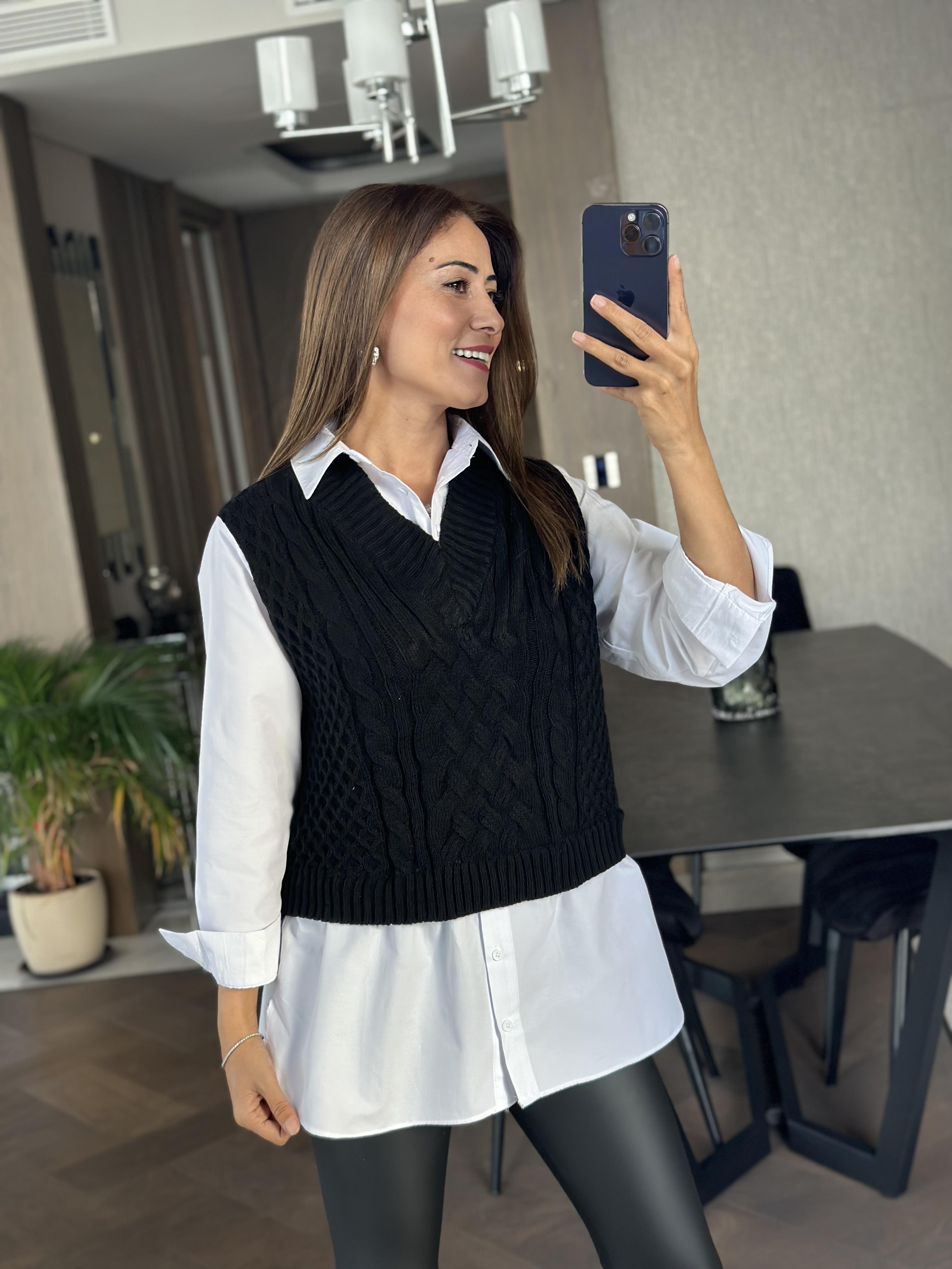 Siyah Beyaz Gömlekli Triko Kadın Süveter