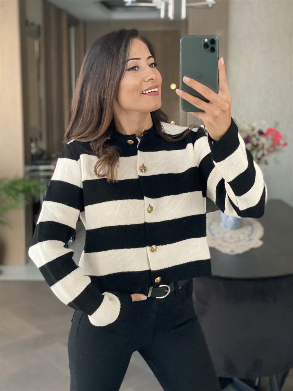 Siyah Beyaz Kalın Çizgili Pike Örgü Önü Düğmeli Kadın Hırka