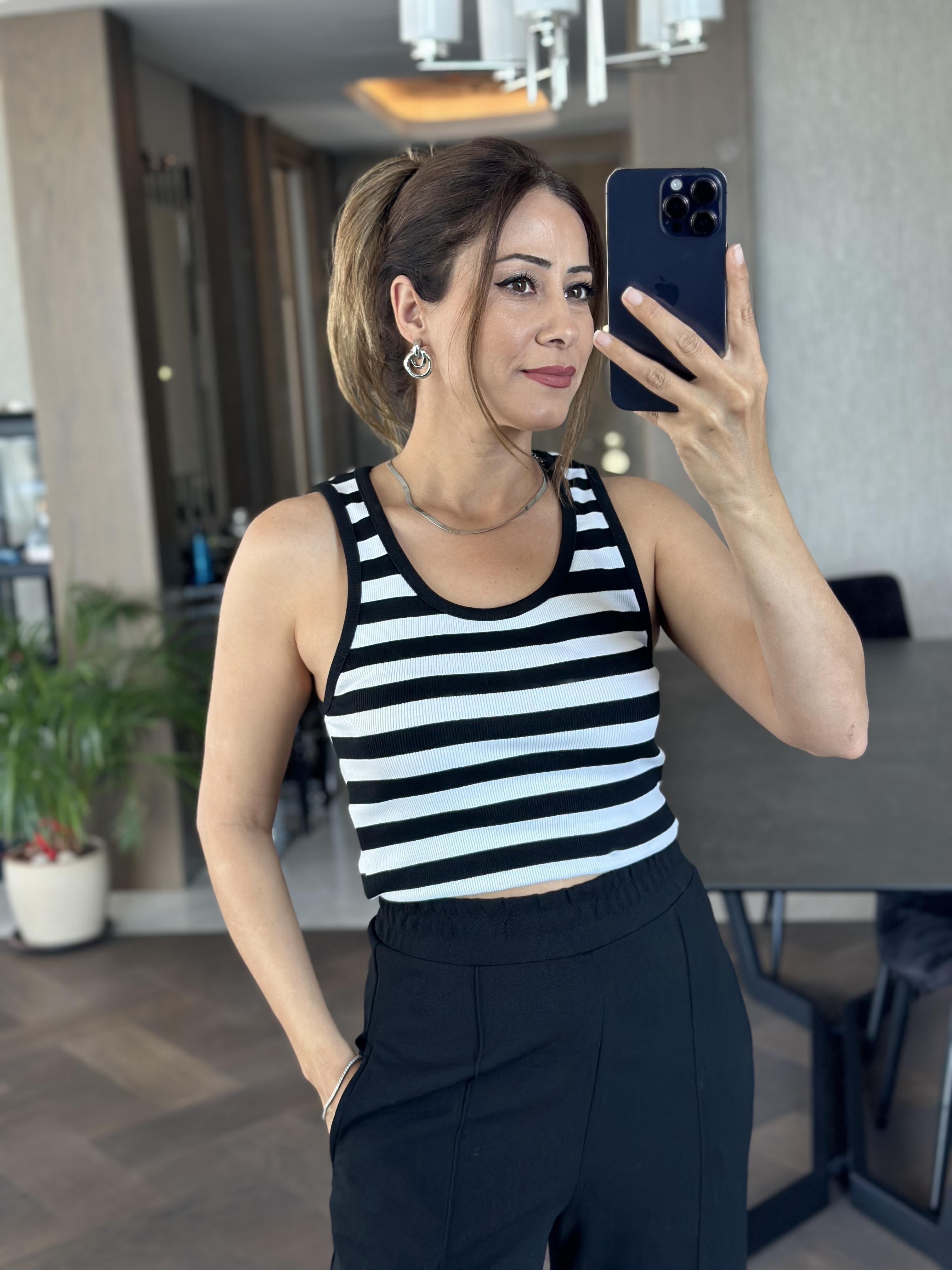 Siyah Beyaz Kalın Çizgili U Yaka Sıfır Kol Fitilli Kaşkorse  Kadın Body
