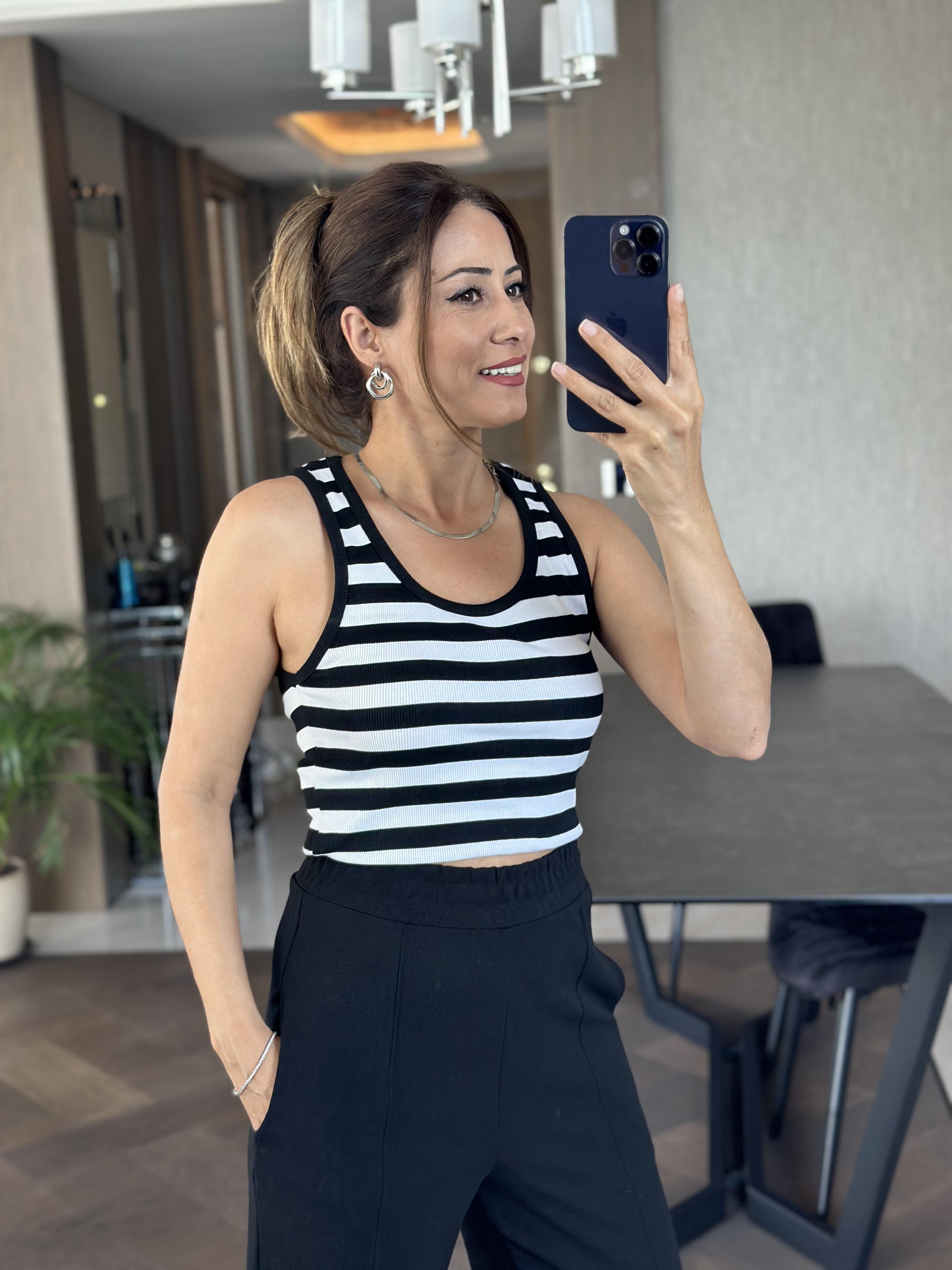 Siyah Beyaz Kalın Çizgili U Yaka Sıfır Kol Fitilli Kaşkorse  Kadın Body