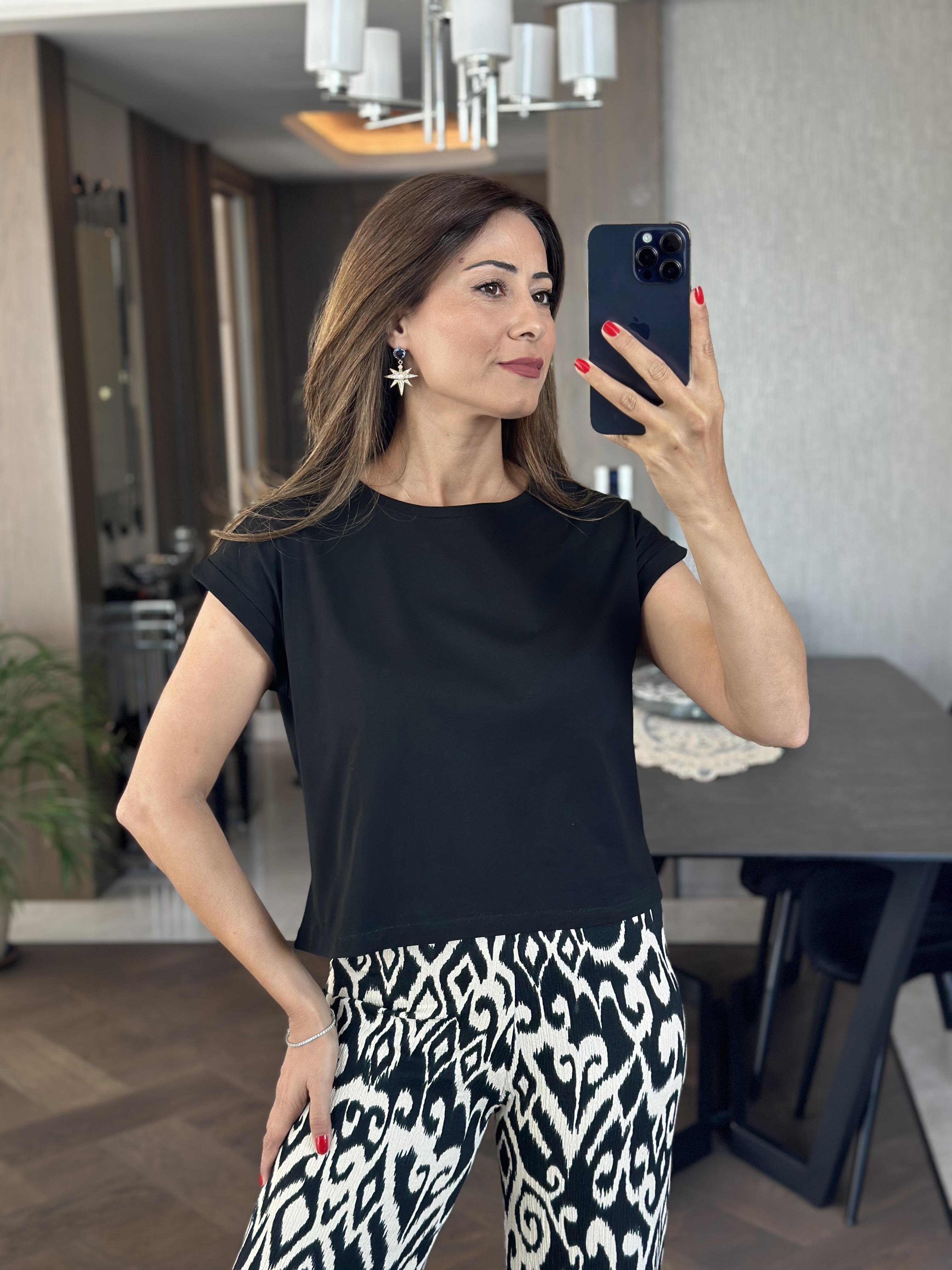 Siyah Bisiklet Yaka Basic Top Kadın Crop T-Shirt