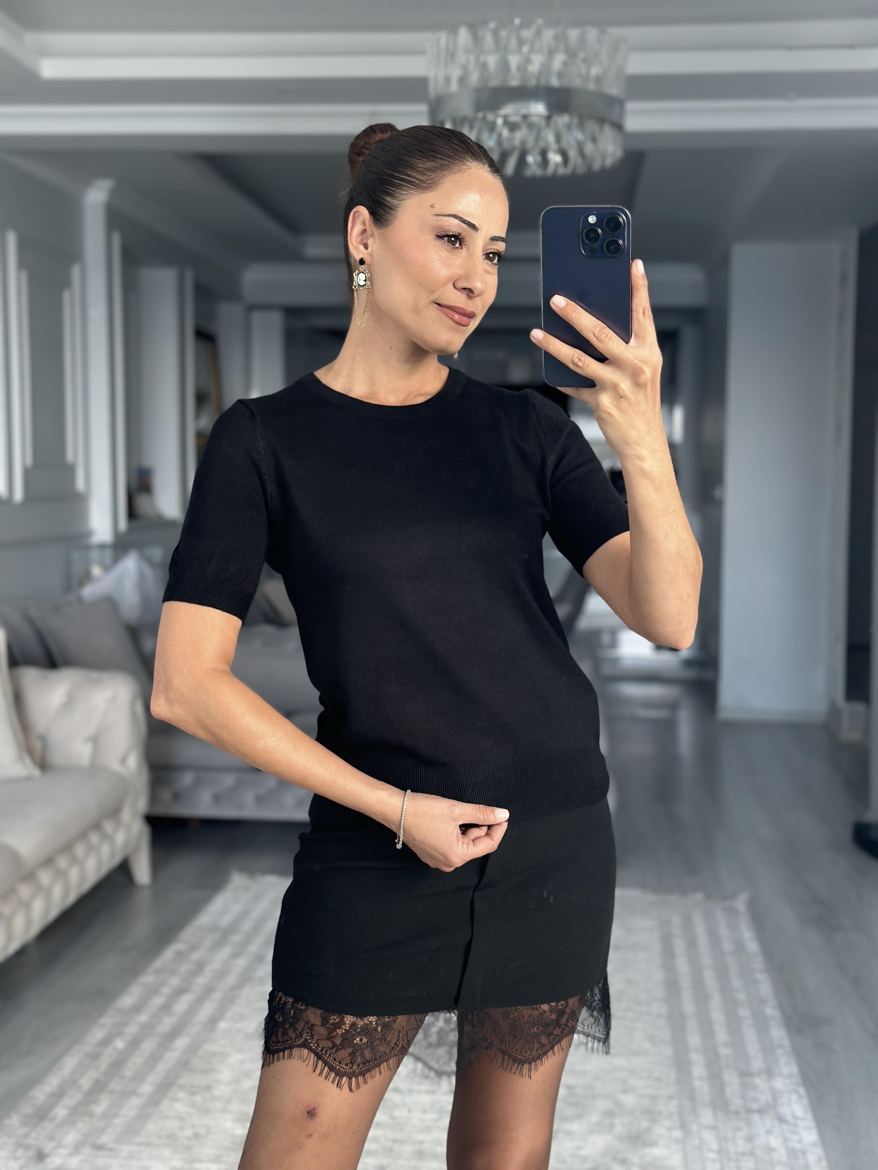 Siyah Bisiklet Yaka Kısa Kol Basic Kadın Triko Bluz