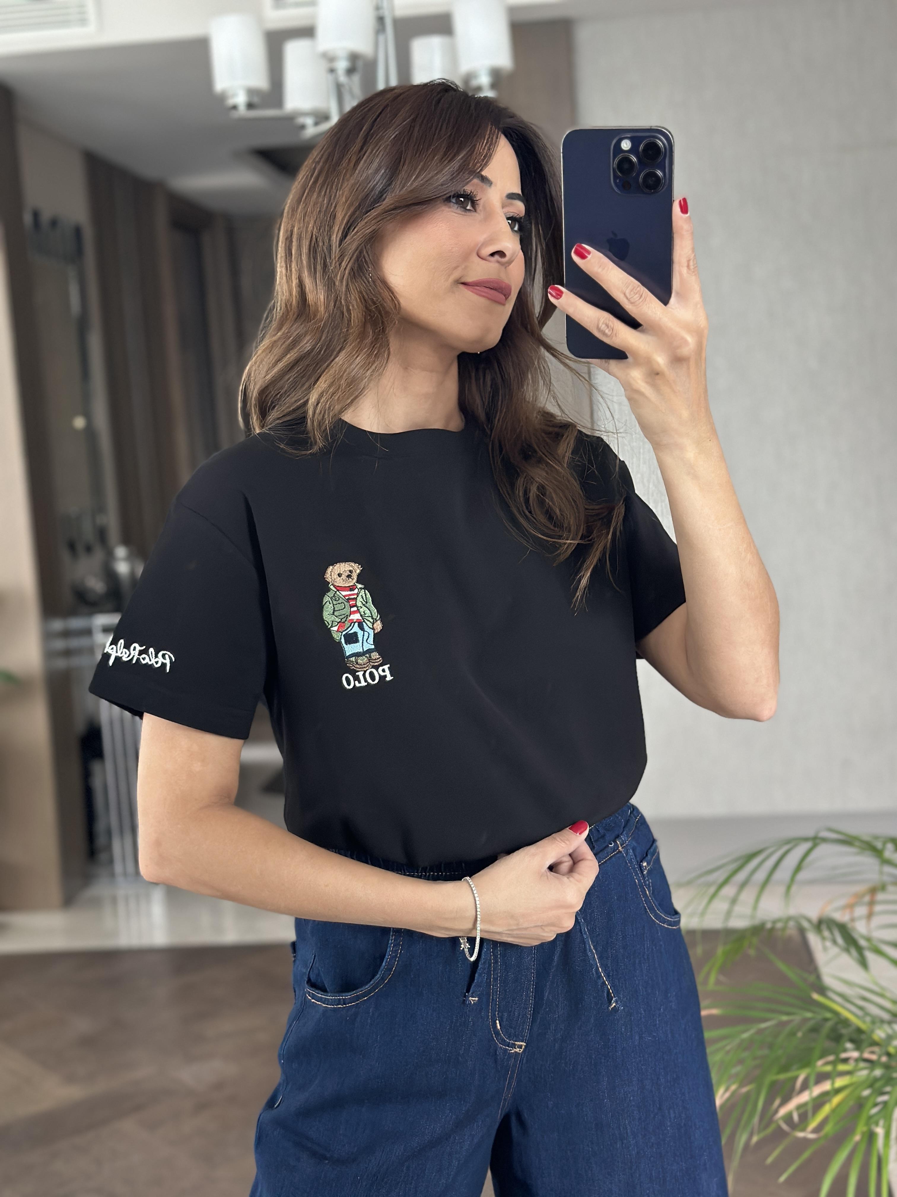 Siyah Bisiklet Yaka Kol Ucu Yazı Nakışlı  Ayıcık  Kadın T-Shirt 