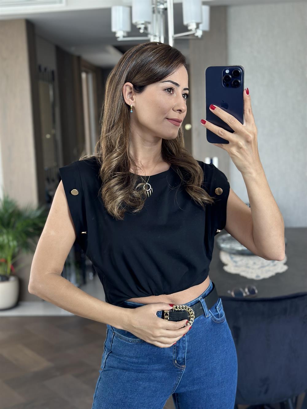 Siyah Bisiklet Yaka Kolu Düğme Detay Kadın T-Shirt