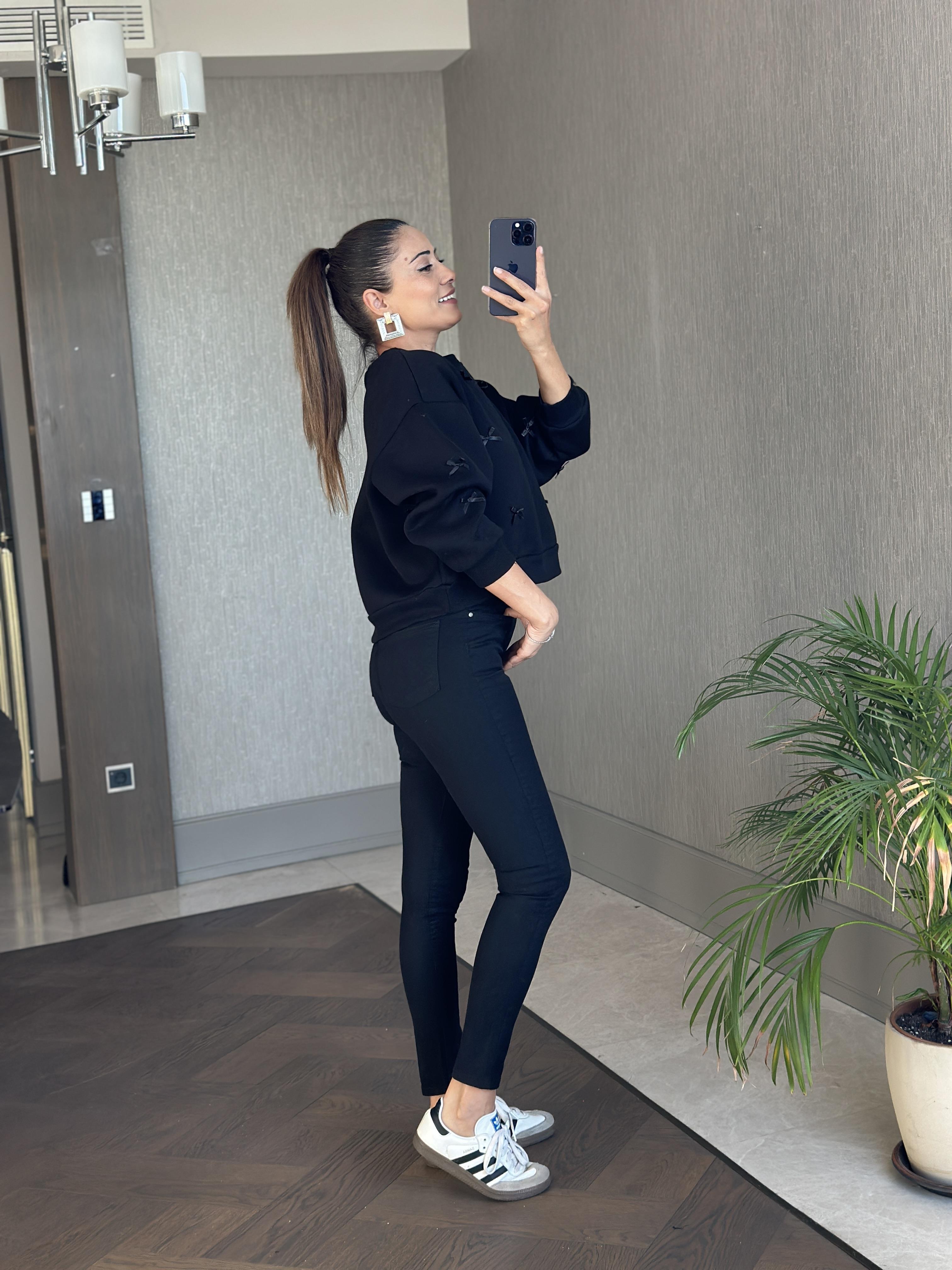 Siyah Bisiklet Yaka Kurdele Detaylı Şardonlu Kadın Sweatshirt