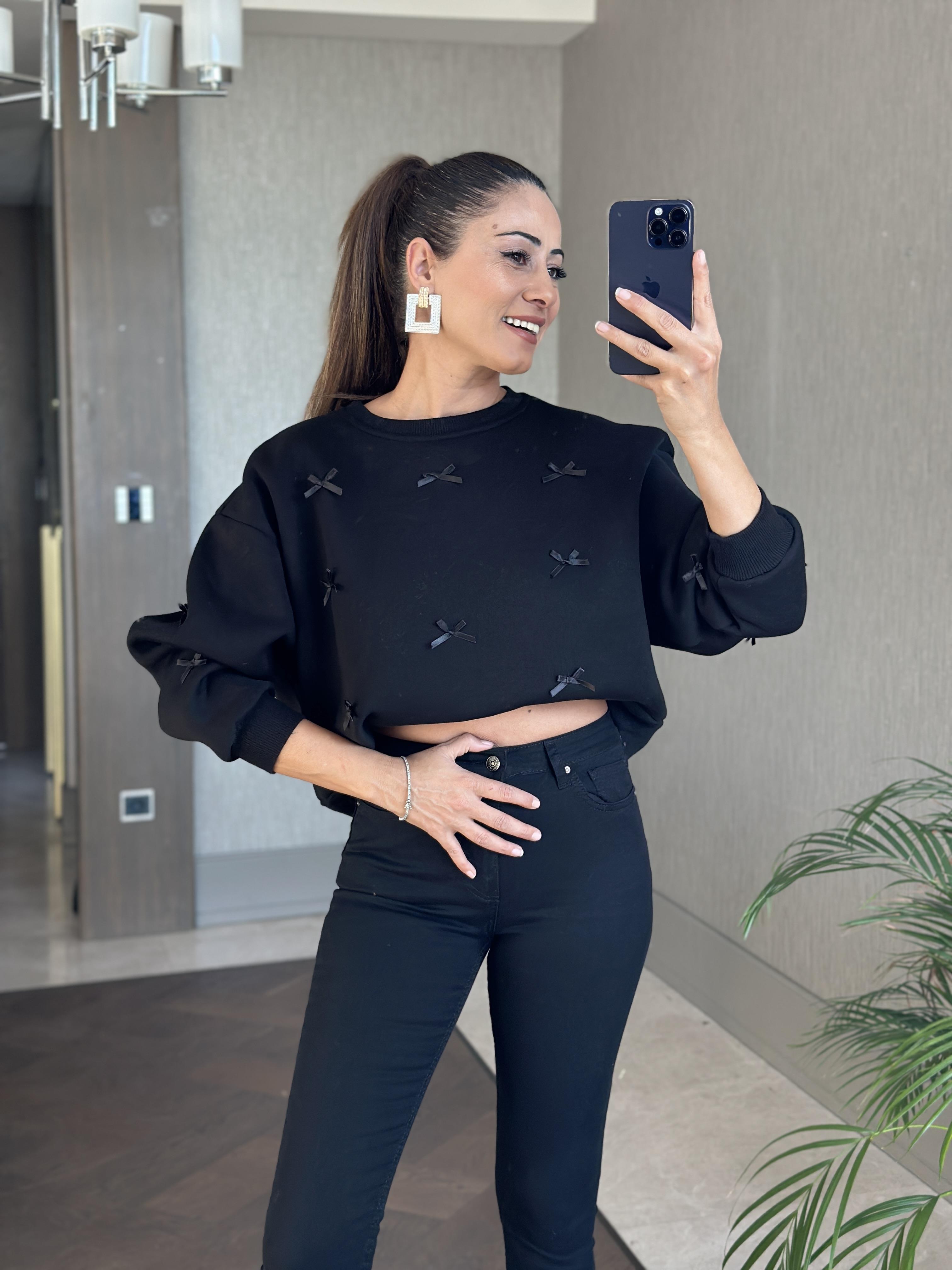 Siyah Bisiklet Yaka Kurdele Detaylı Şardonlu Kadın Sweatshirt