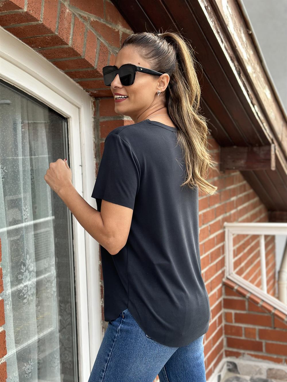 Siyah Bisiklet Yaka Lazer Kesim Modal Kadın T-Shirt