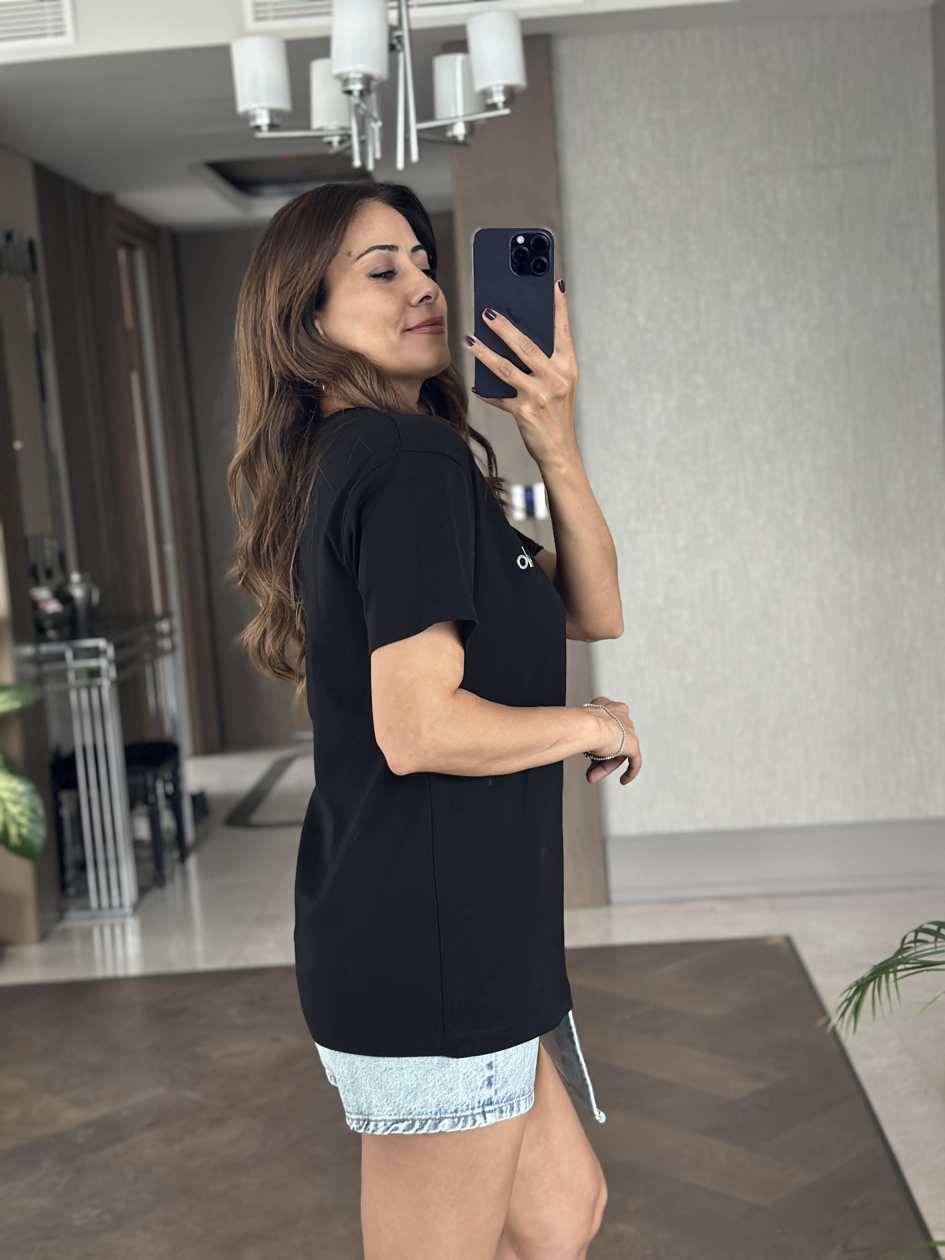 Siyah Bisiklet Yaka Logolu Basic Kadın T-Shirt