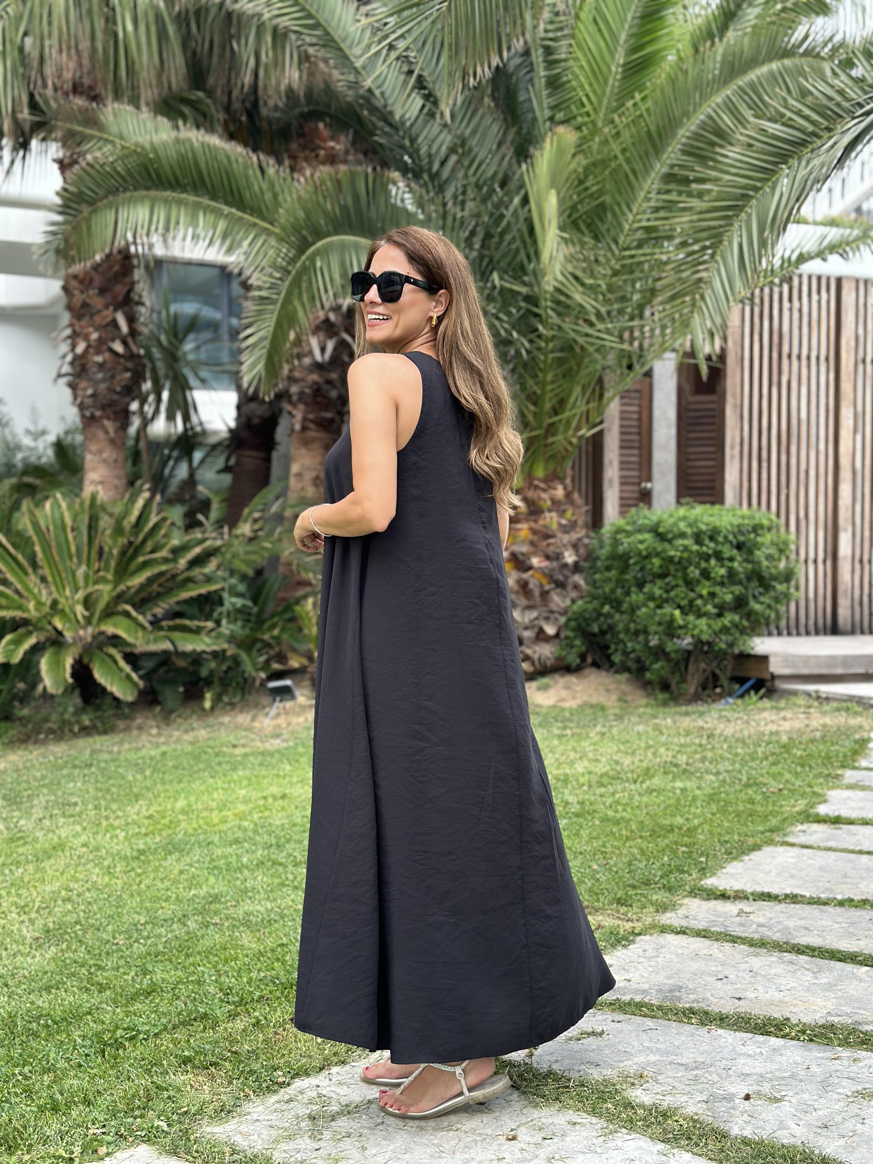 Siyah Bisiklet Yaka Sırtı Fermuarlı Sıfır Kol Tnsl Maksi Boy Kadın Elbise