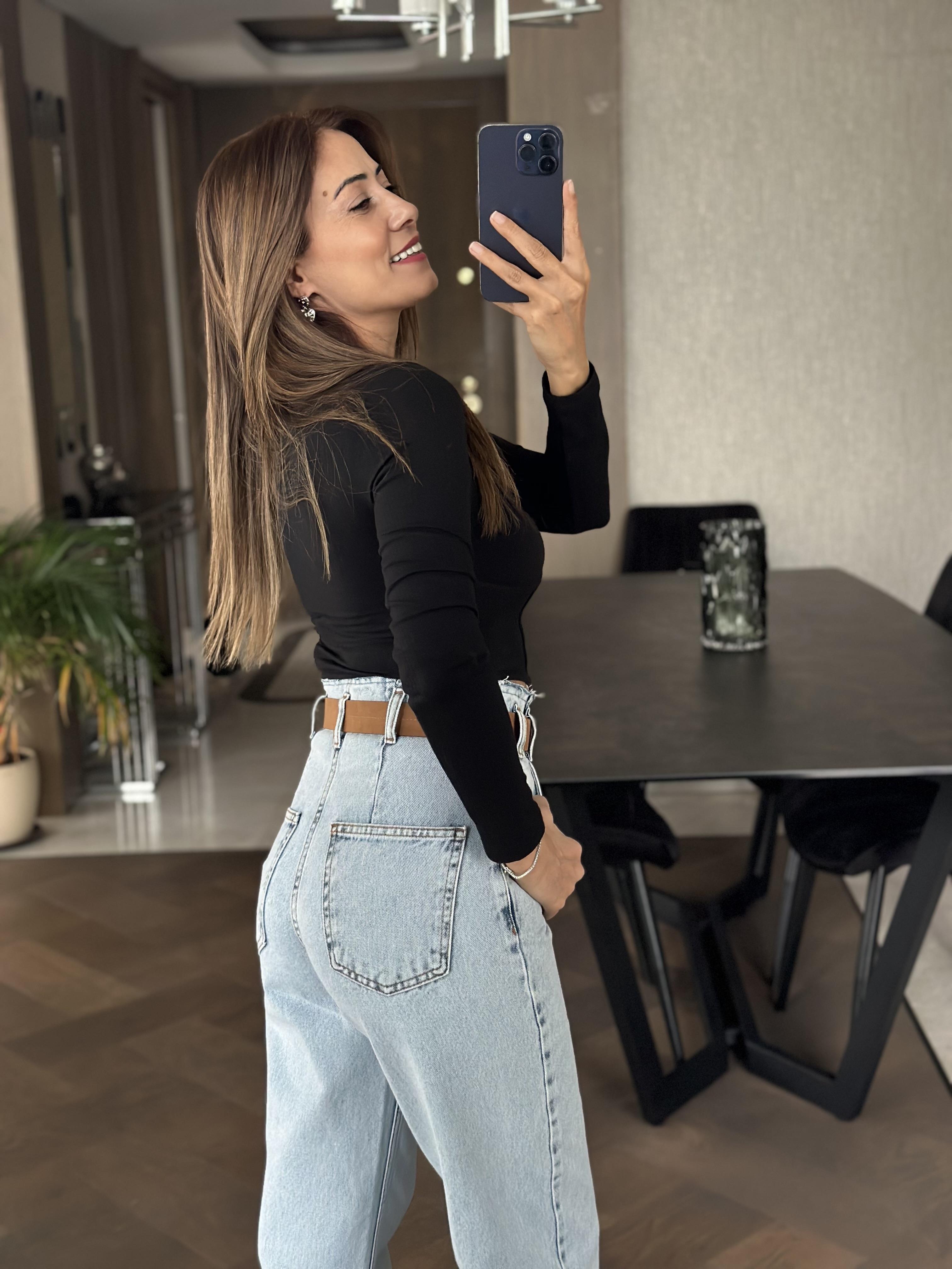 Siyah Bisiklet Yaka Uzun Kol Eteği Parçalı Kadın Crop Body