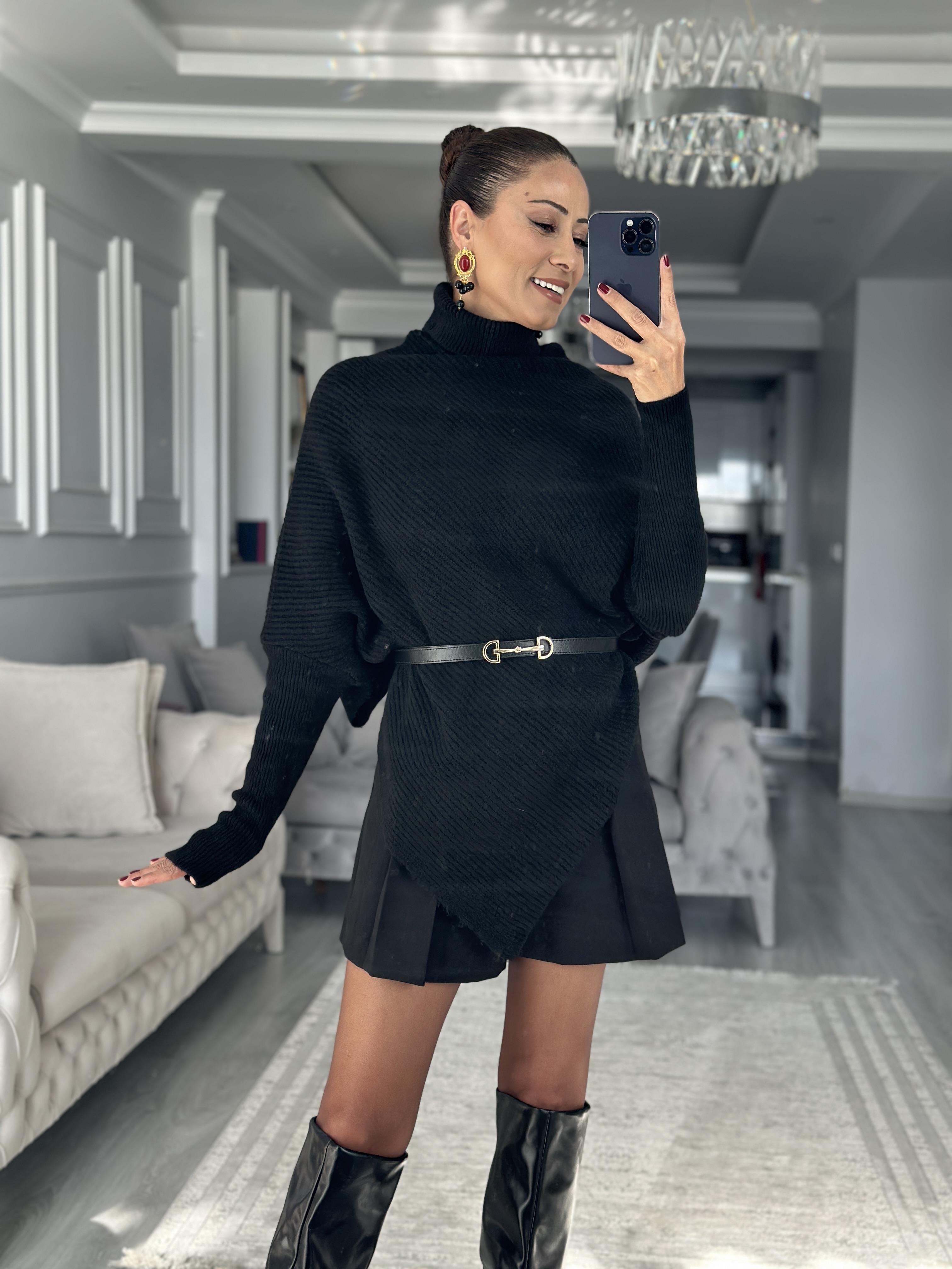 Siyah Boğazlı Panço Kesim Kadın Triko Kazak