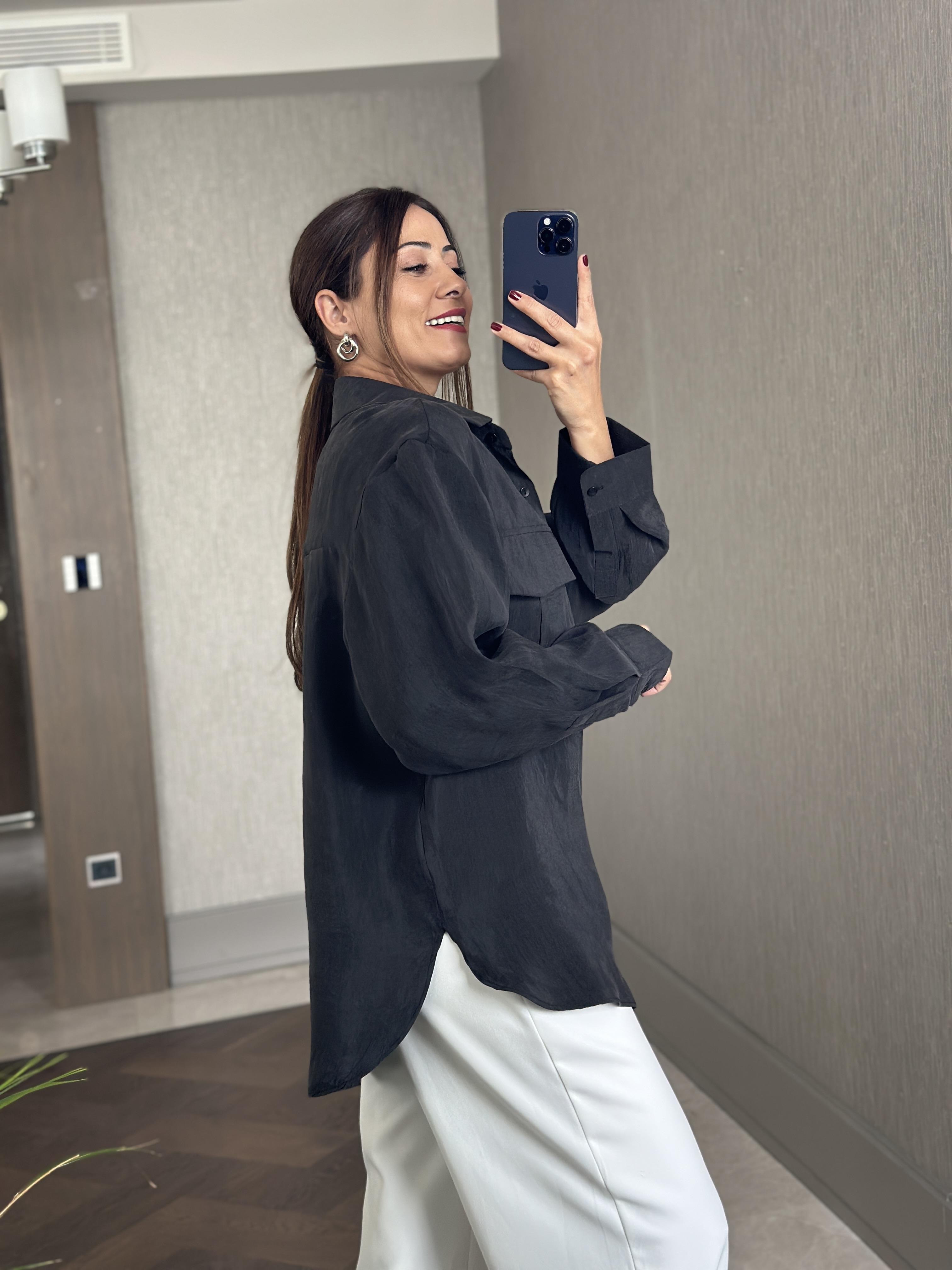 Antrasit Cepleri Kapaklı Uzun Kol Kadın Saten Gömlek