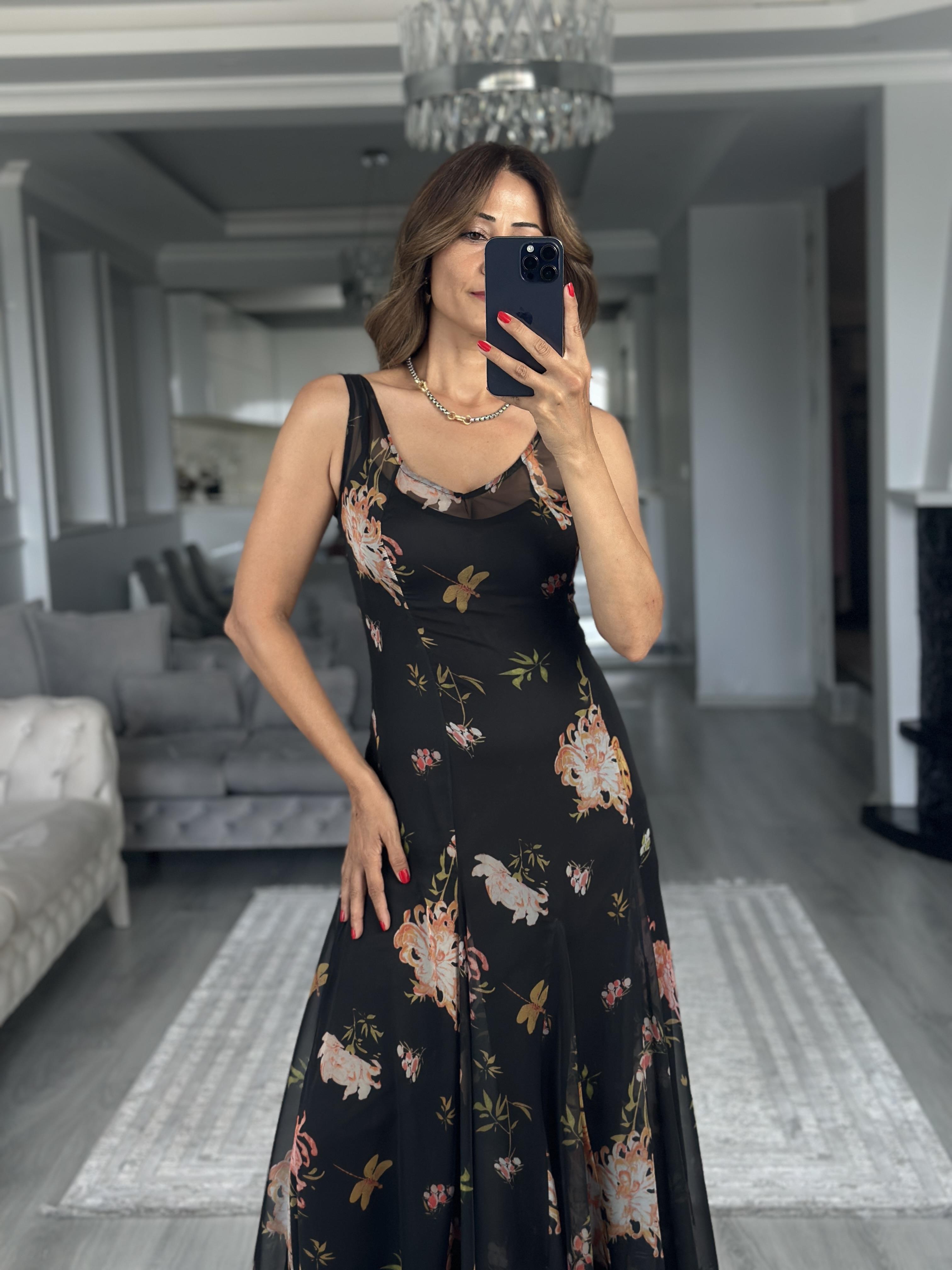 Siyah Çiçek Desenli Ön Arka V Yaka Maksi Boy Şifon Kadın Elbise 