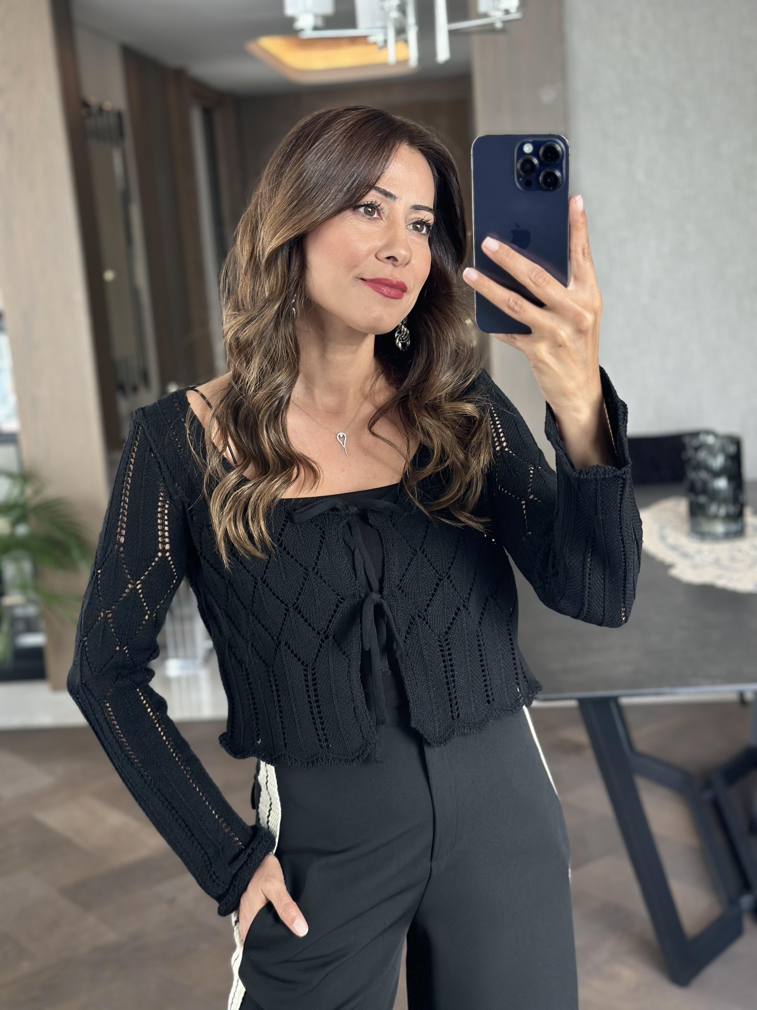 Siyah Çift Bağcıklı Crop Kadın Hırka