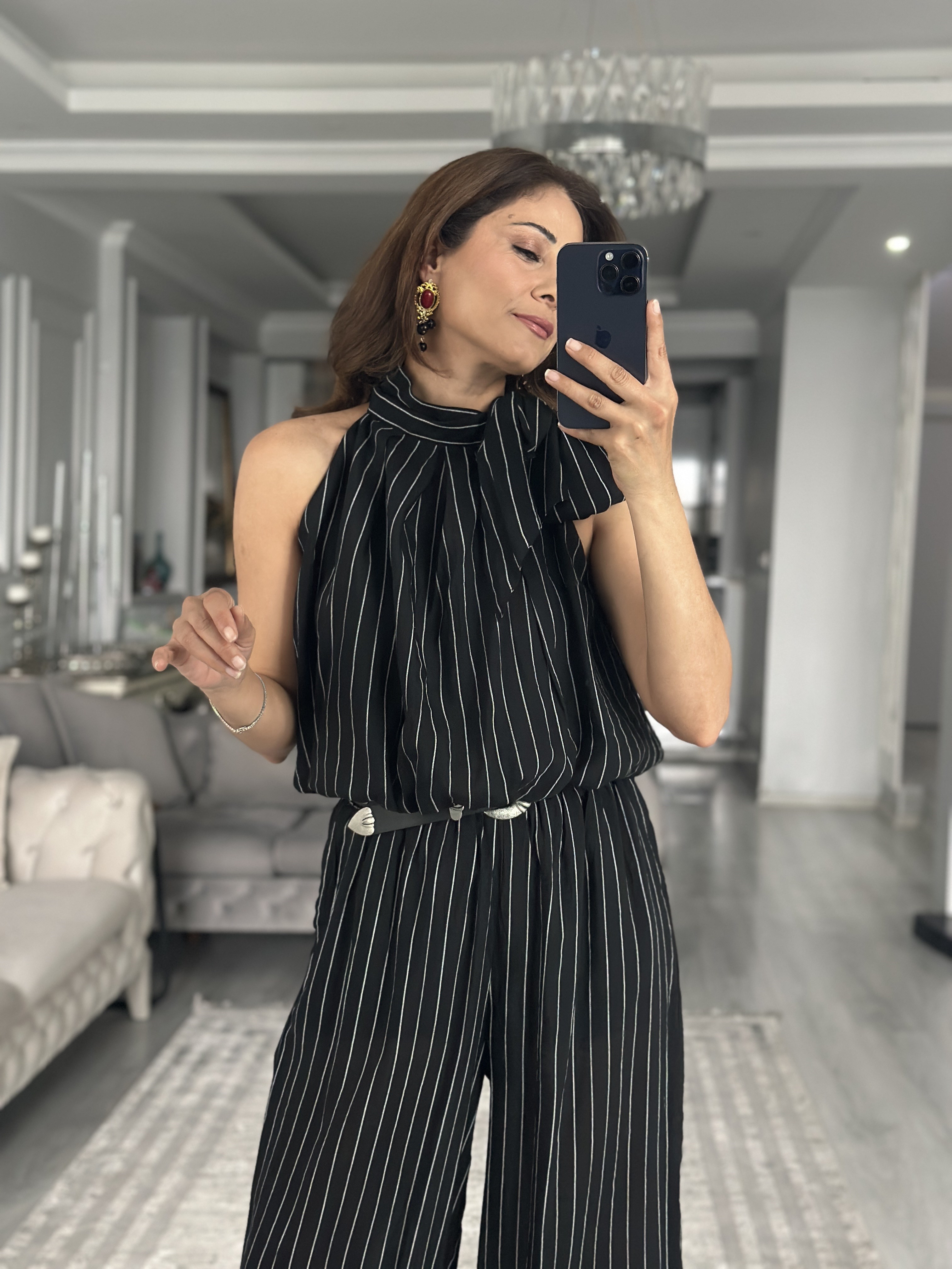Siyah Çizgili Boyundan Bağlamalı Kadın Bluz