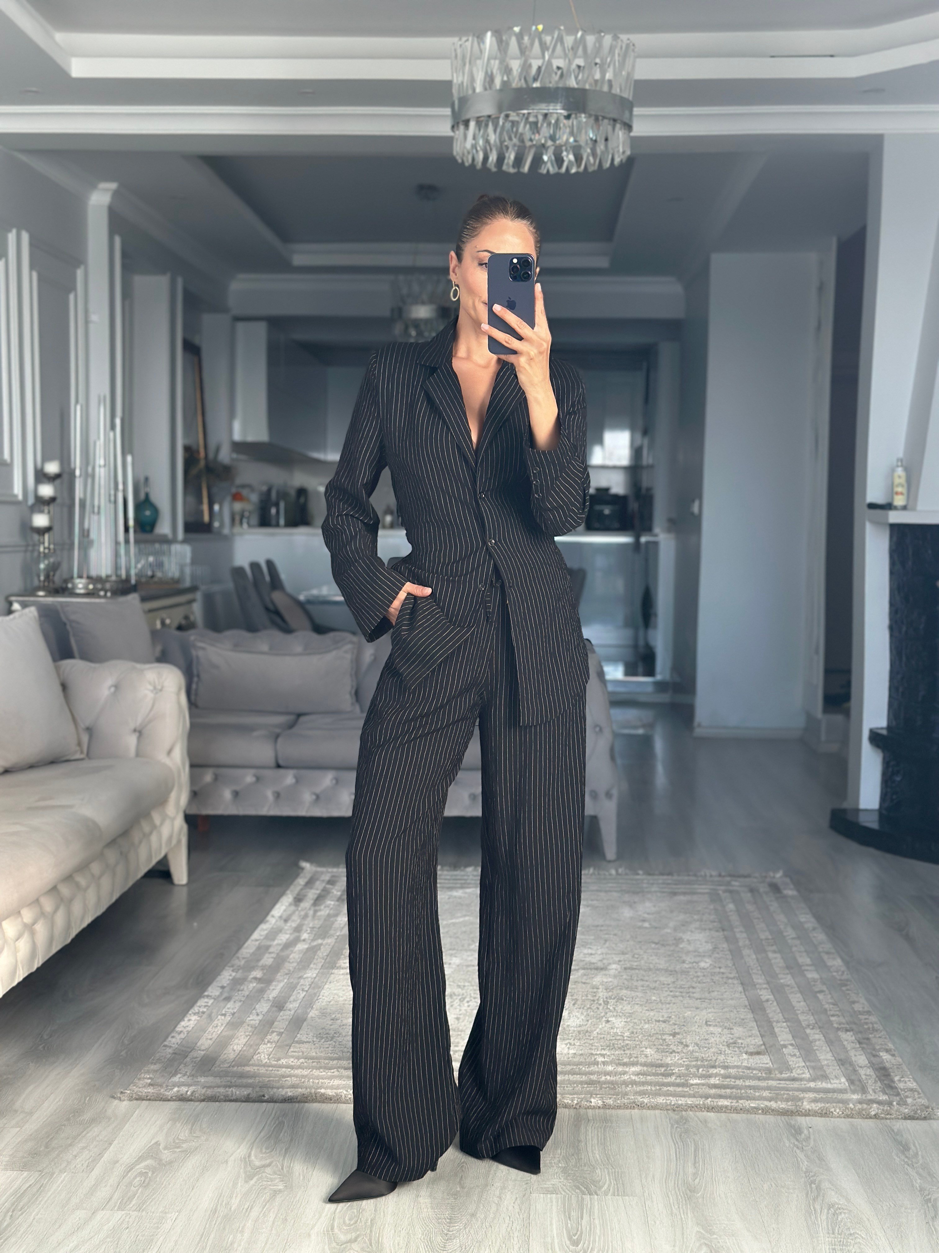 Siyah Çizgili Vatkalı Mevsimlik Kadın Ceket