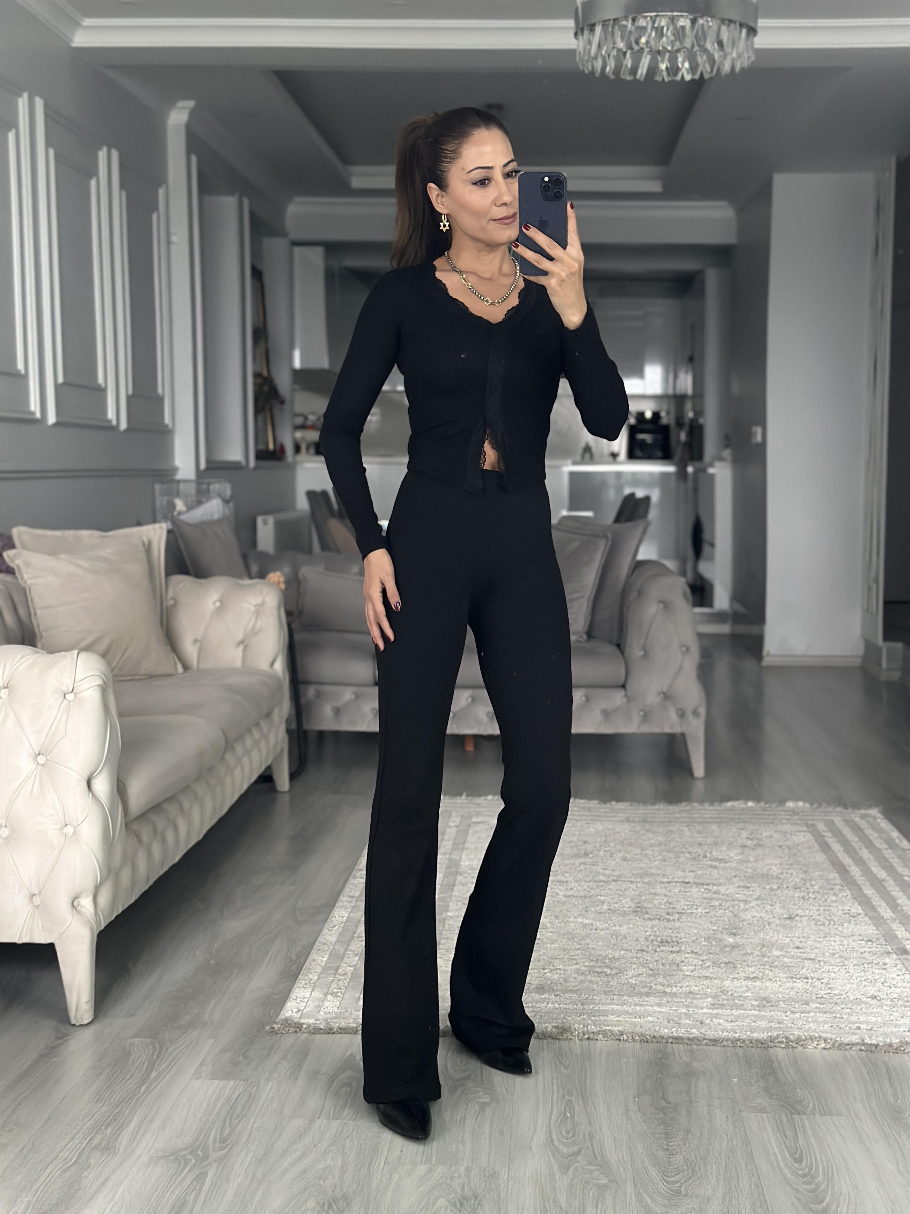 Siyah Dantel Şeritli V Yaka Kadın Bluz