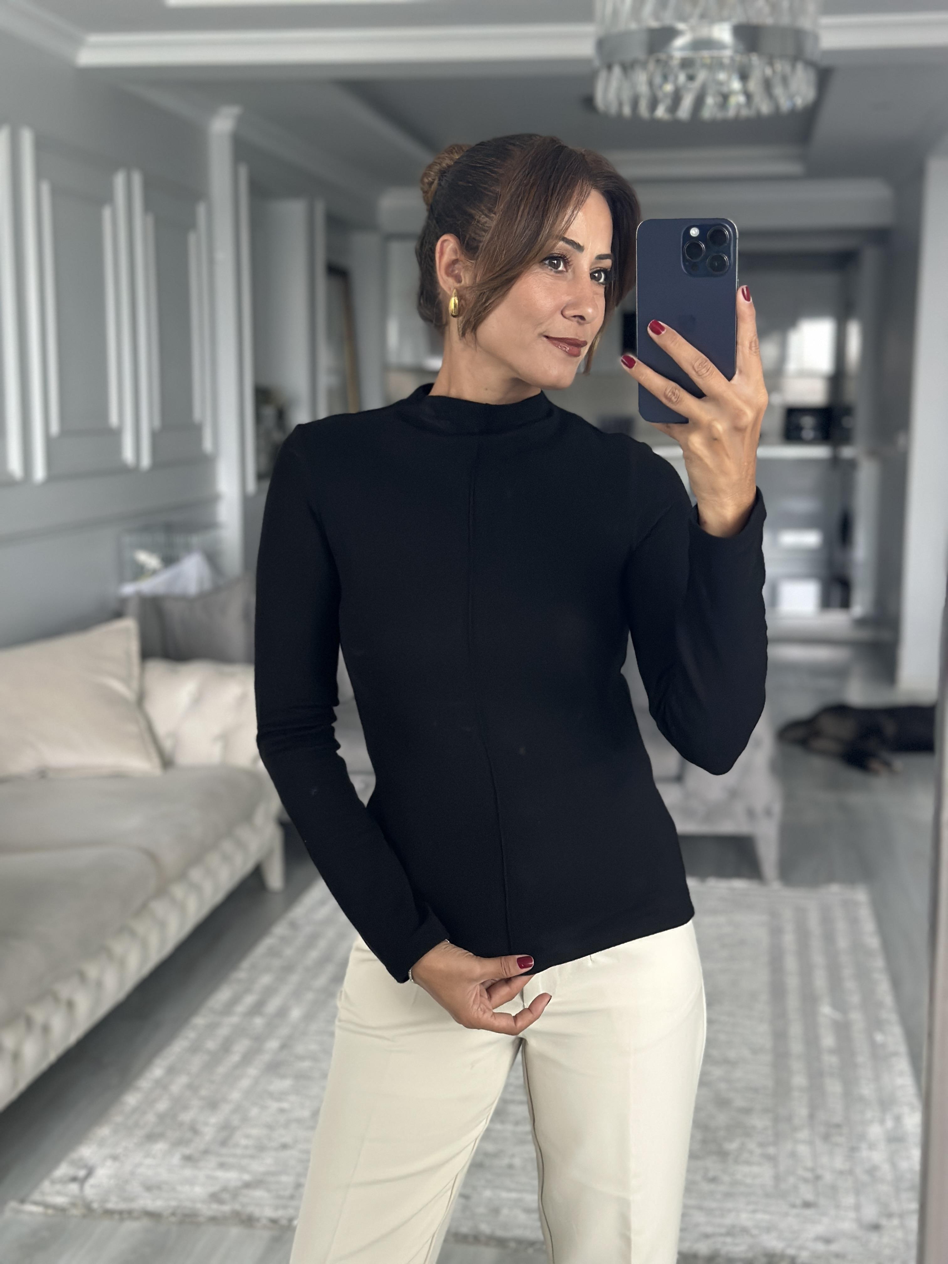 Siyah Dik Yaka Uzun Kollu Önü Dikişli Kadın Bluz