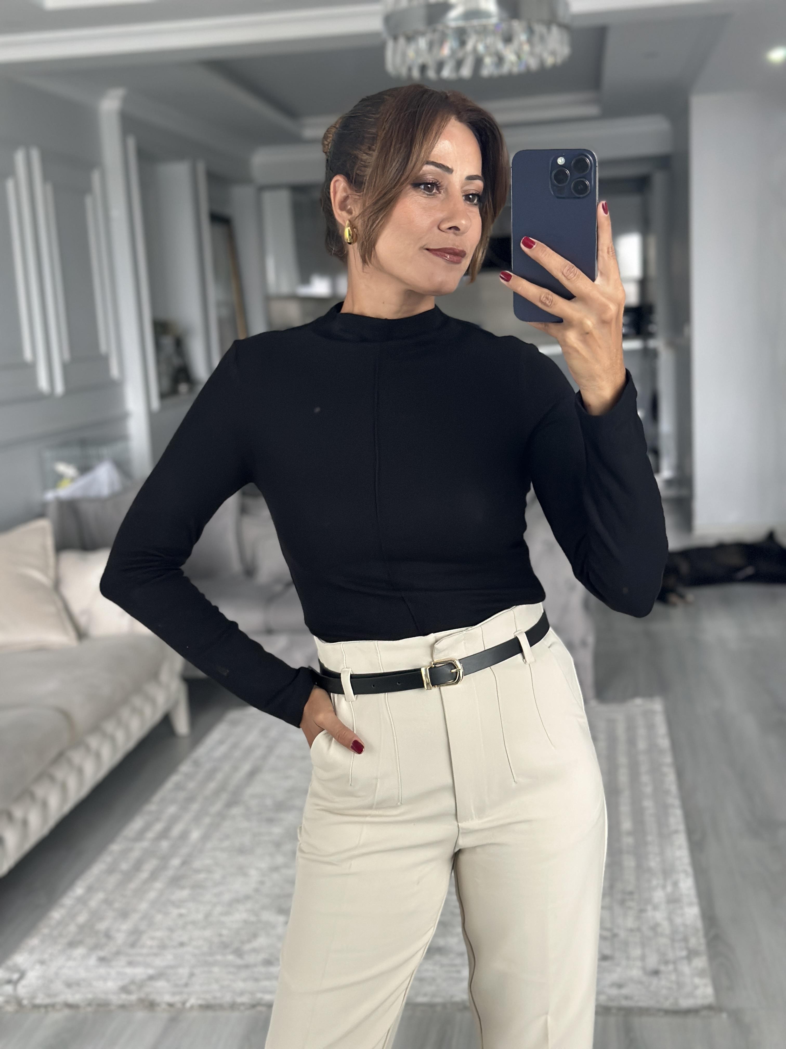 Siyah Dik Yaka Uzun Kollu Önü Dikişli Kadın Bluz