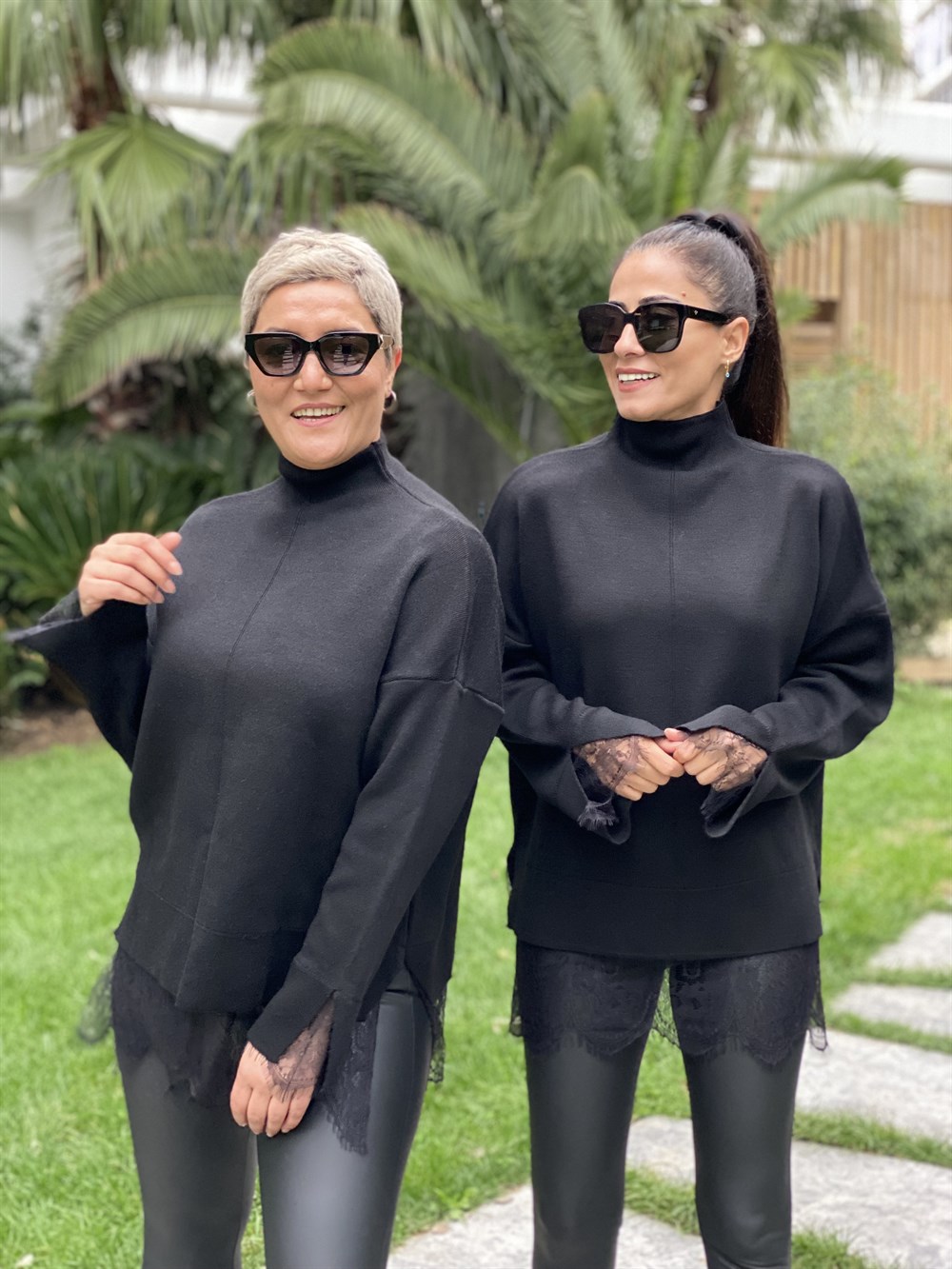 Siyah Eteği Dantelli Yarım Balıkçı Triko Kadın Kazak