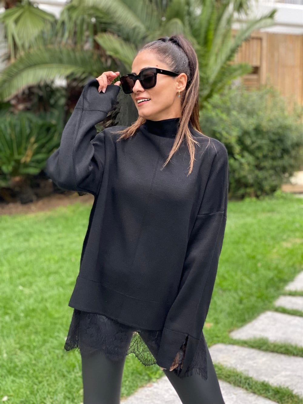 Siyah Eteği Dantelli Yarım Balıkçı Triko Kadın Kazak