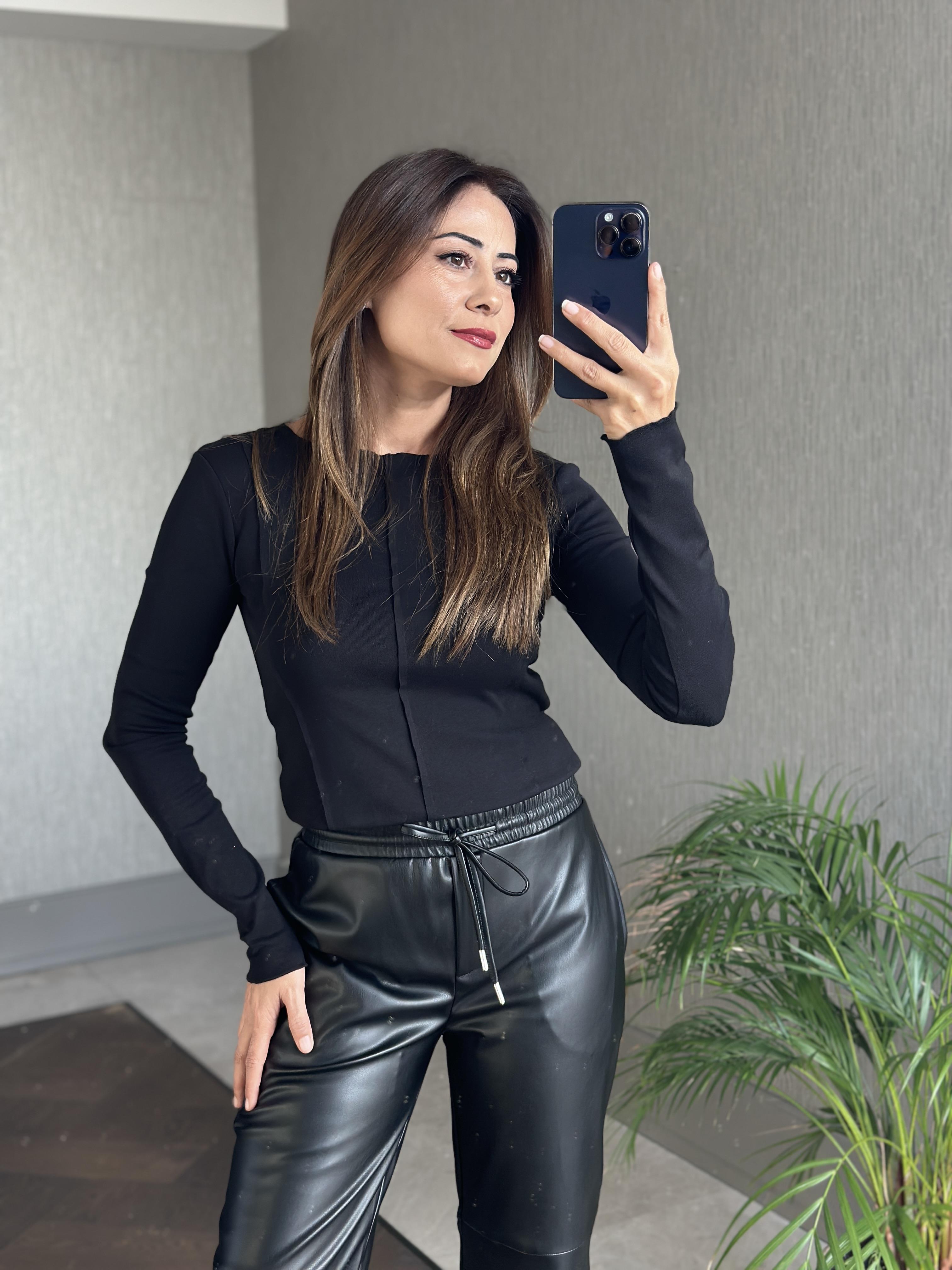 Siyah Eteği Oval Bisiklet Yaka Uzun Kol Dikiş Detay Kadın Body