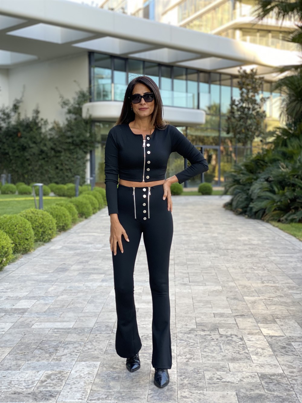 Siyah Fermuarlı Düğmeli Çelik Kadın Crop Ceket