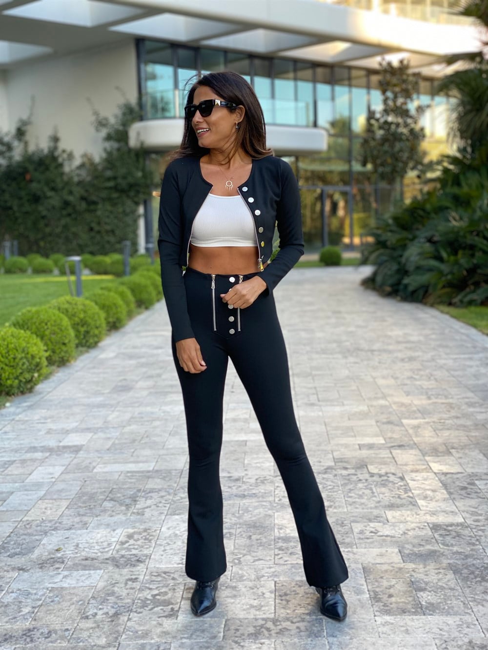 Siyah Fermuarlı Düğmeli Çelik Kadın Crop Ceket