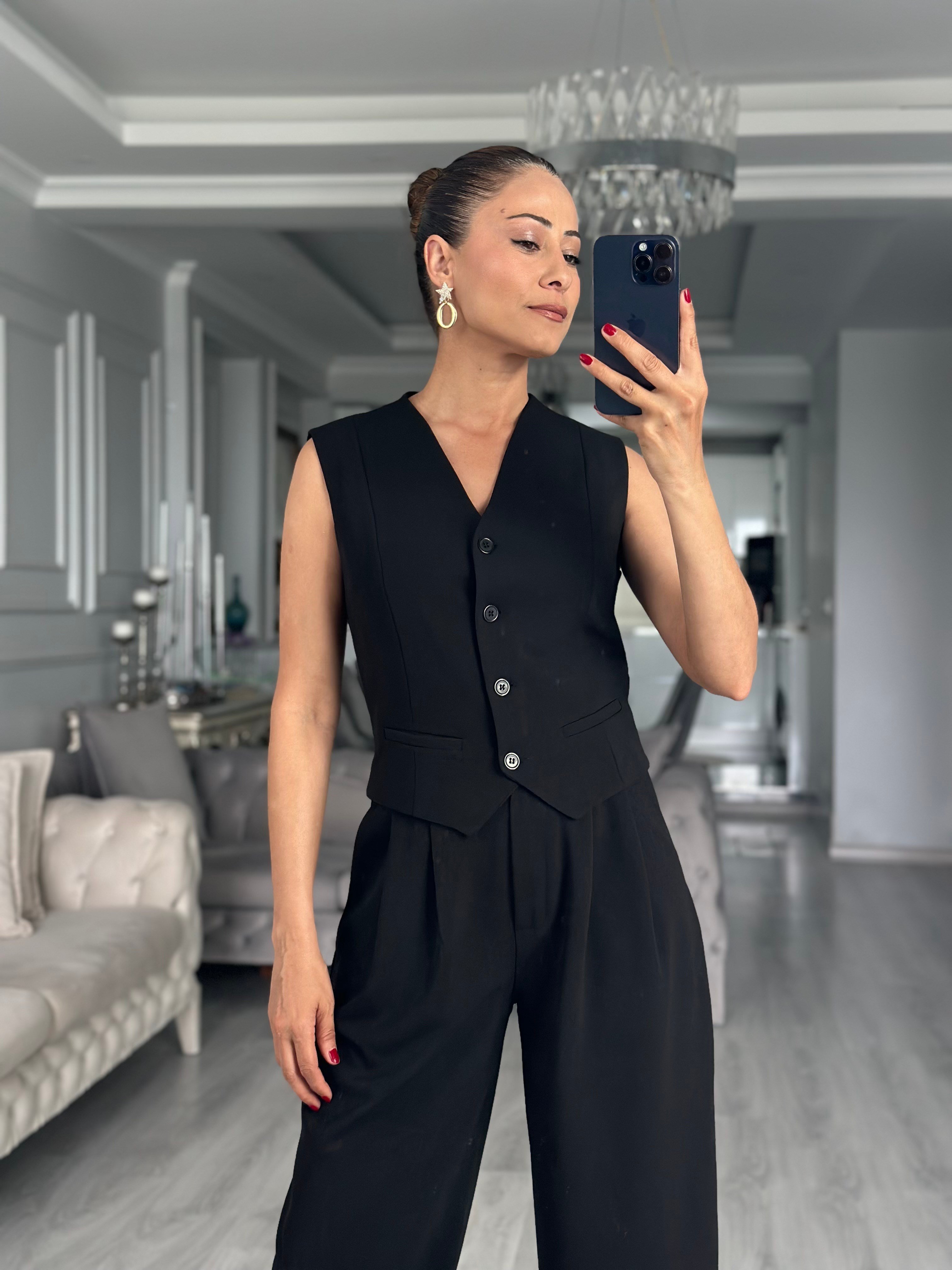 Siyah Modern Kesim Likralı Düğmeli Kadın Yelek