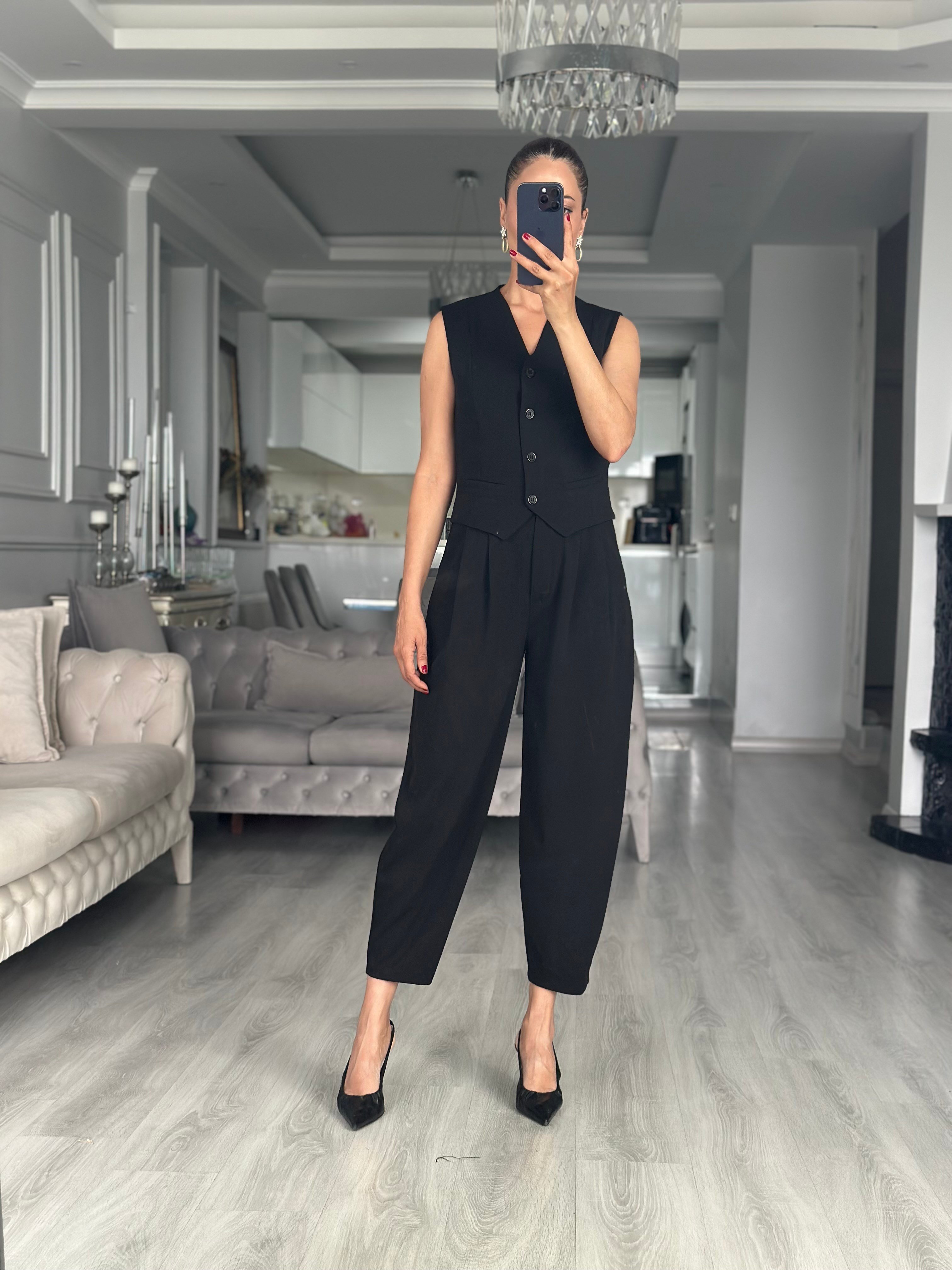 Siyah Modern Kesim Likralı Düğmeli Kadın Yelek