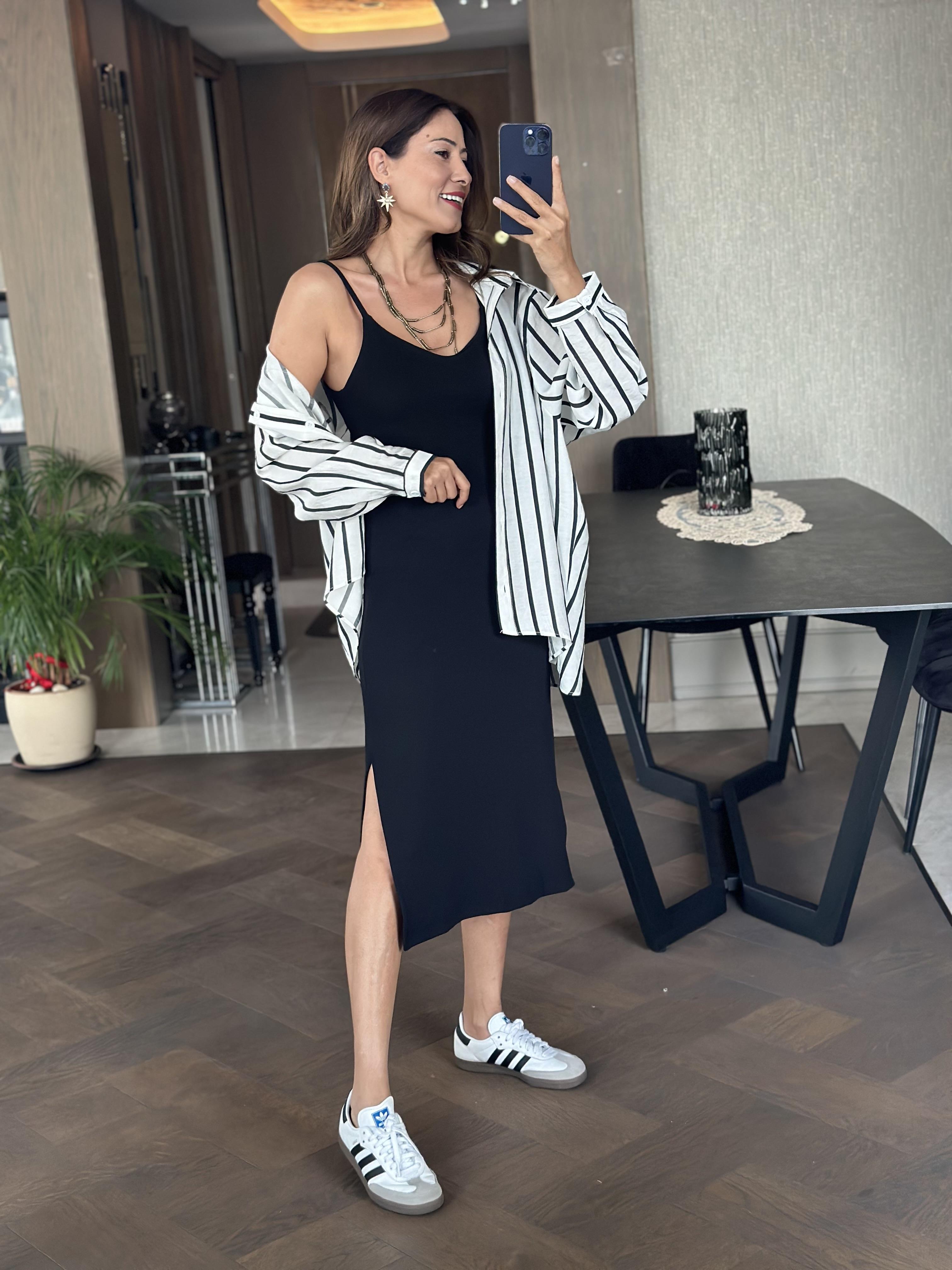 Siyah İp Askılı  İki Yanı Yırtmaçlı Kaşkorse Kadın Elbise 