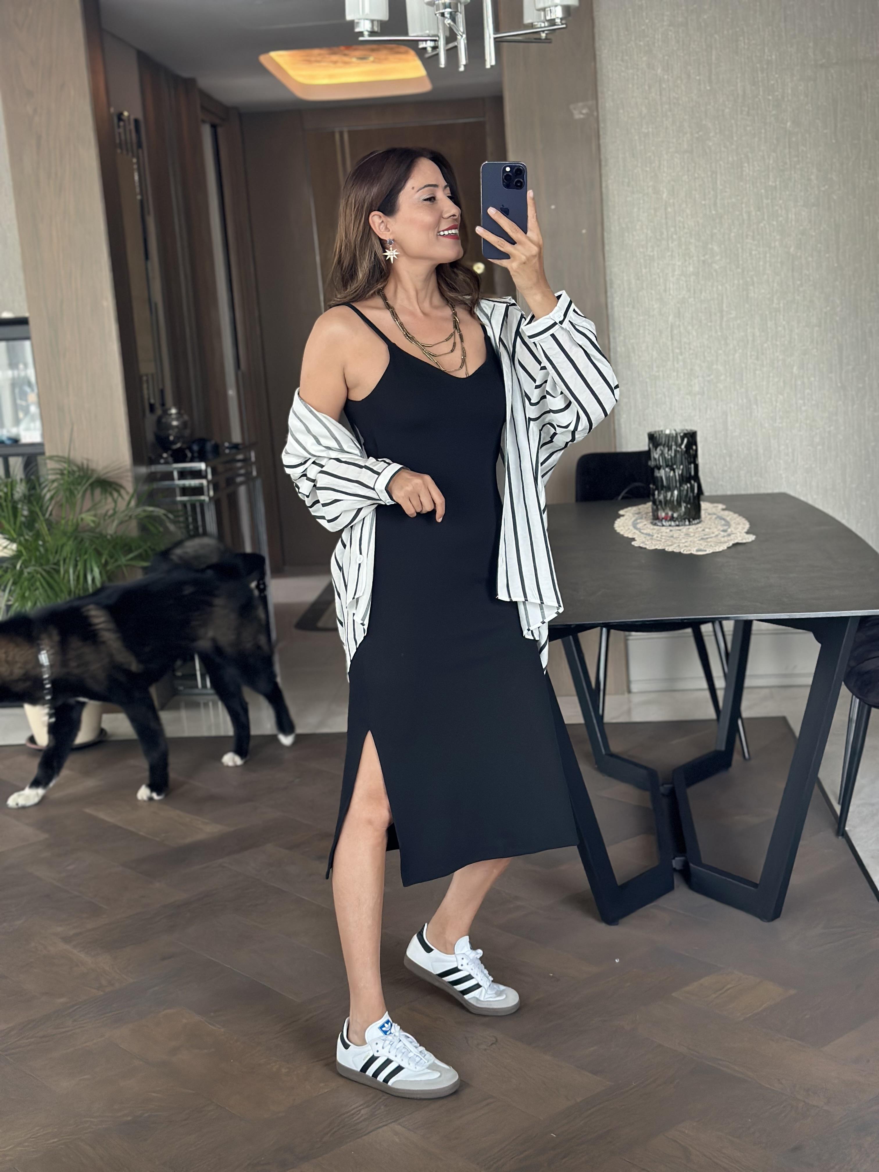 Siyah İp Askılı  İki Yanı Yırtmaçlı Kaşkorse Kadın Elbise 