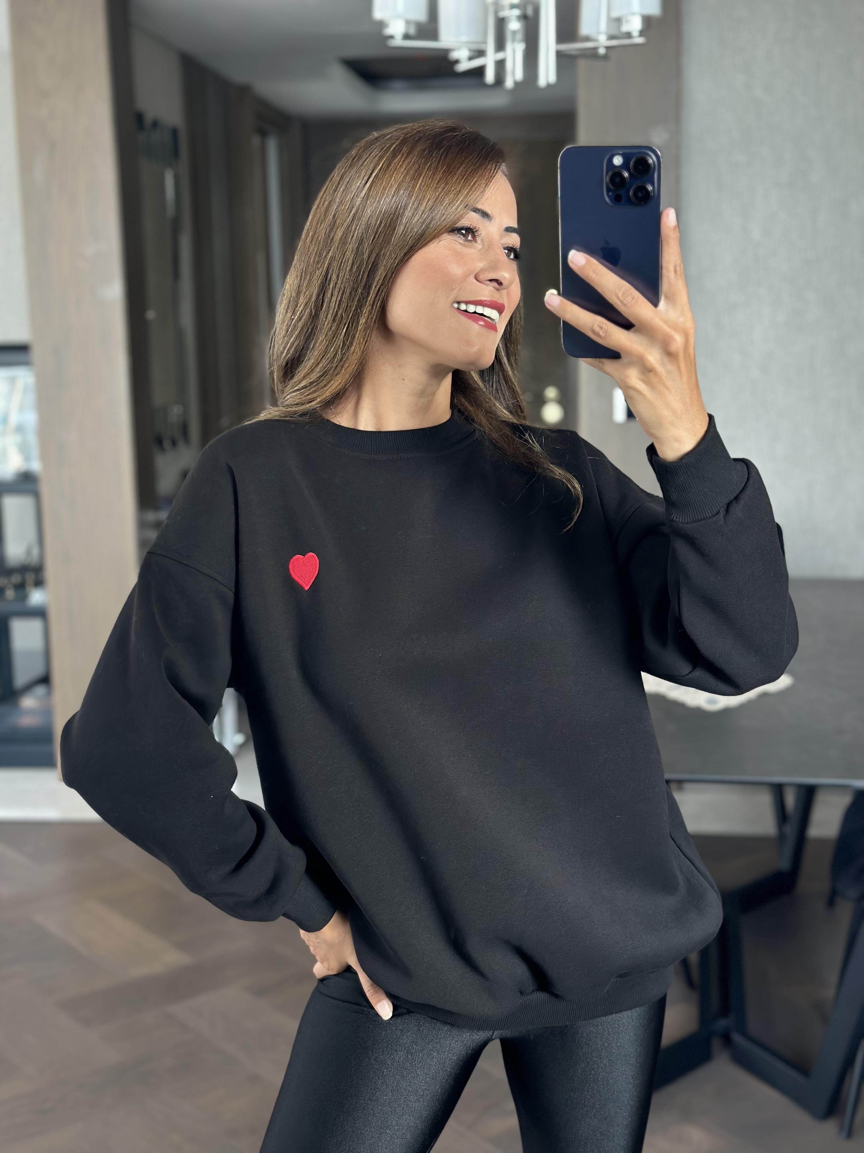 Siyah Kalp İşlemeli Bisiklet Yaka Oversize Kadın Sweatshirt