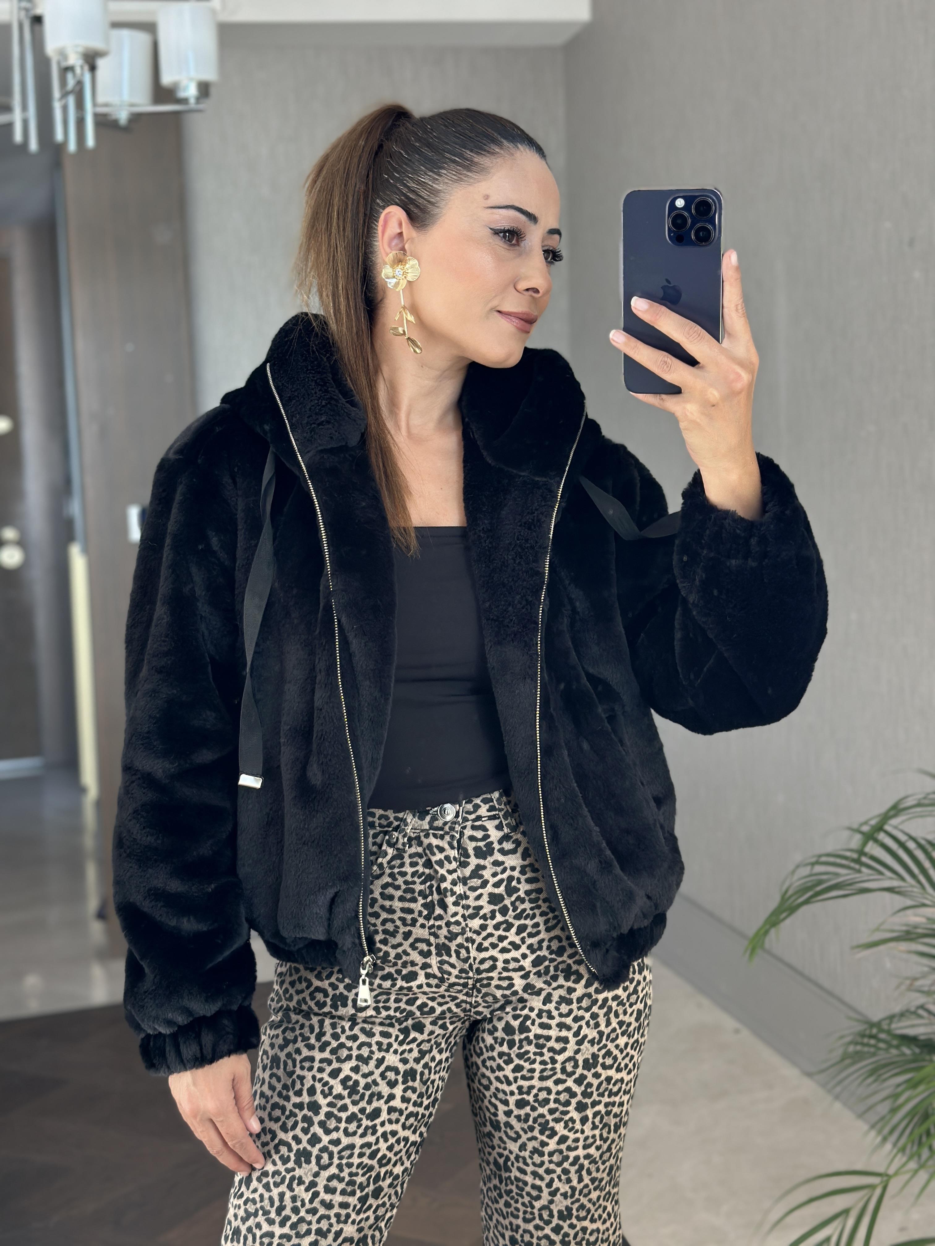 Siyah Kapüşonlu Fermuarlı Bomber Kadın Kürk Mont