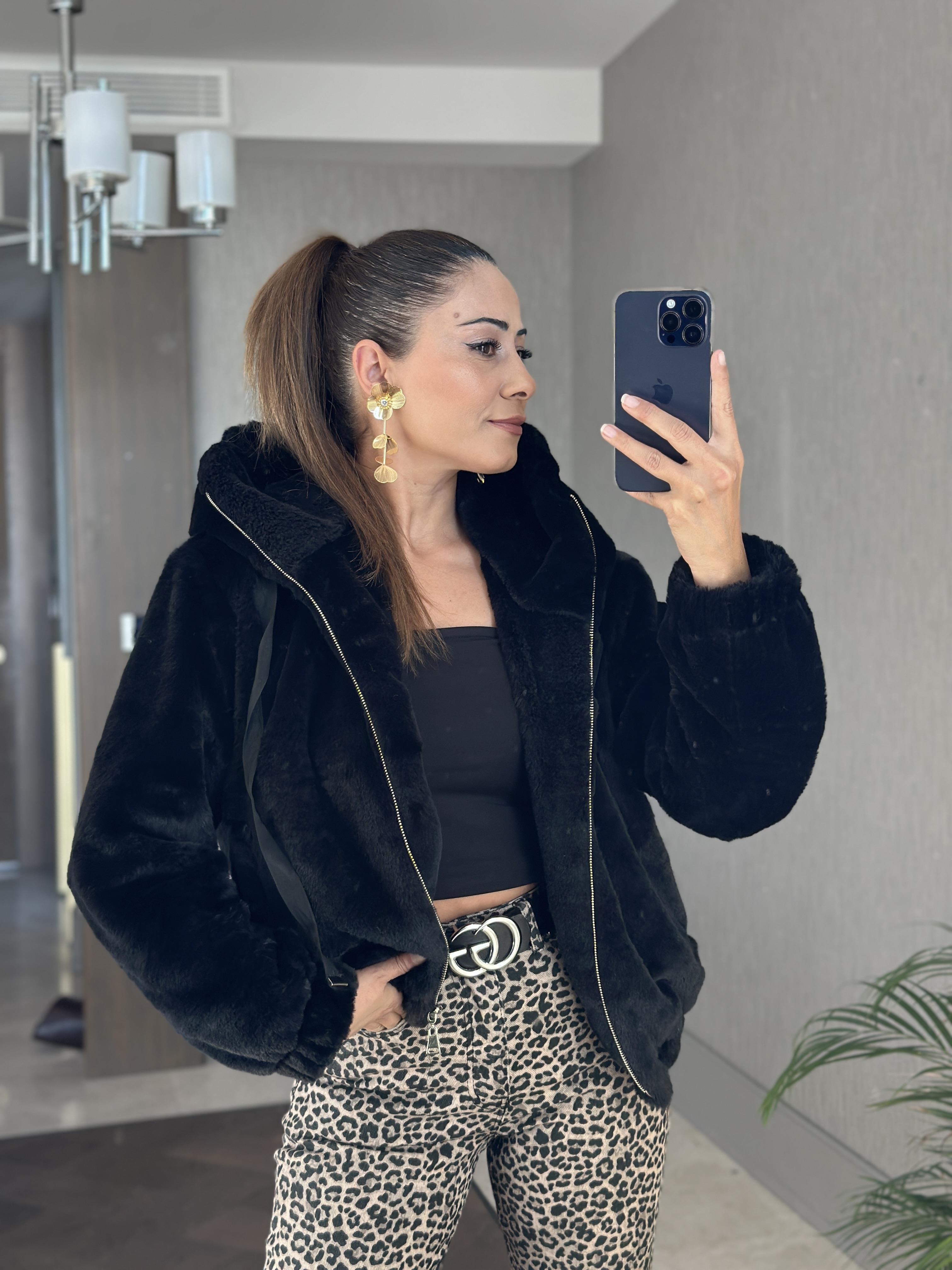 Siyah Kapüşonlu Fermuarlı Bomber Kadın Kürk Mont