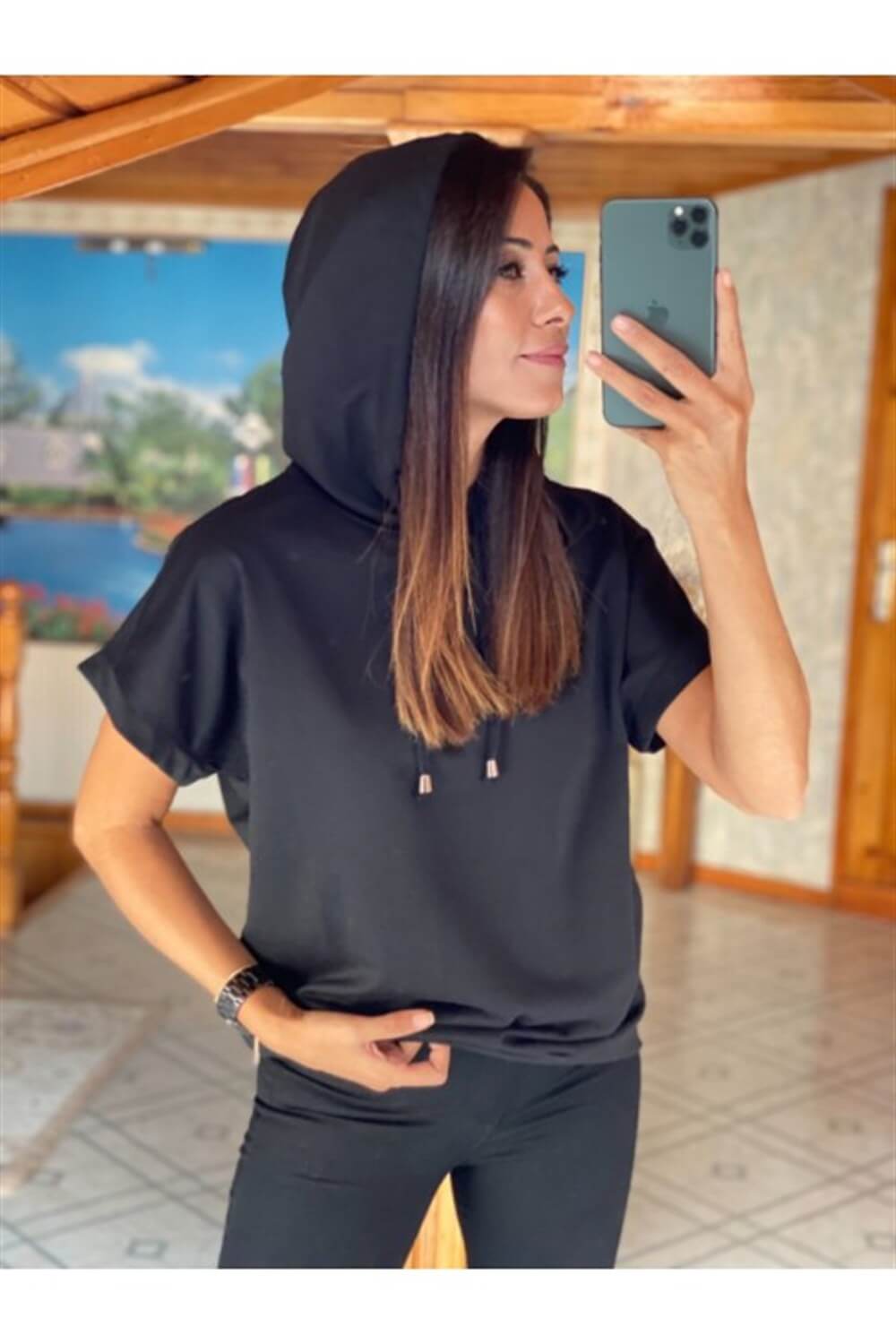 Siyah Kapüşonlu Kısa Kol Sweatshirt