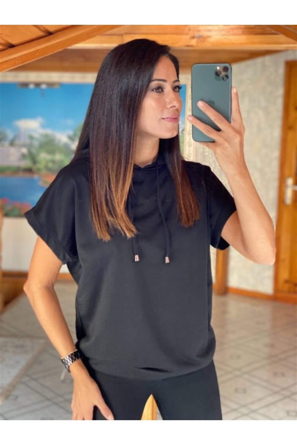 Siyah Kapüşonlu Kısa Kol Sweatshirt