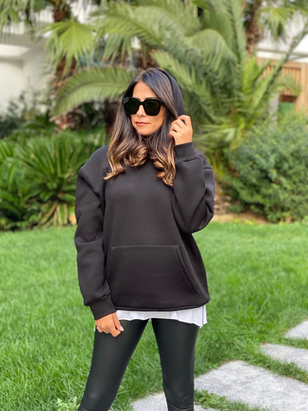 Siyah Kapüşonlu Üç İplik Kanguru Cep Kadın Sweatshirt