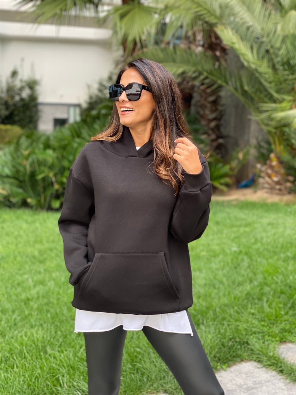 Siyah Kapüşonlu Üç İplik Kanguru Cep Kadın Sweatshirt