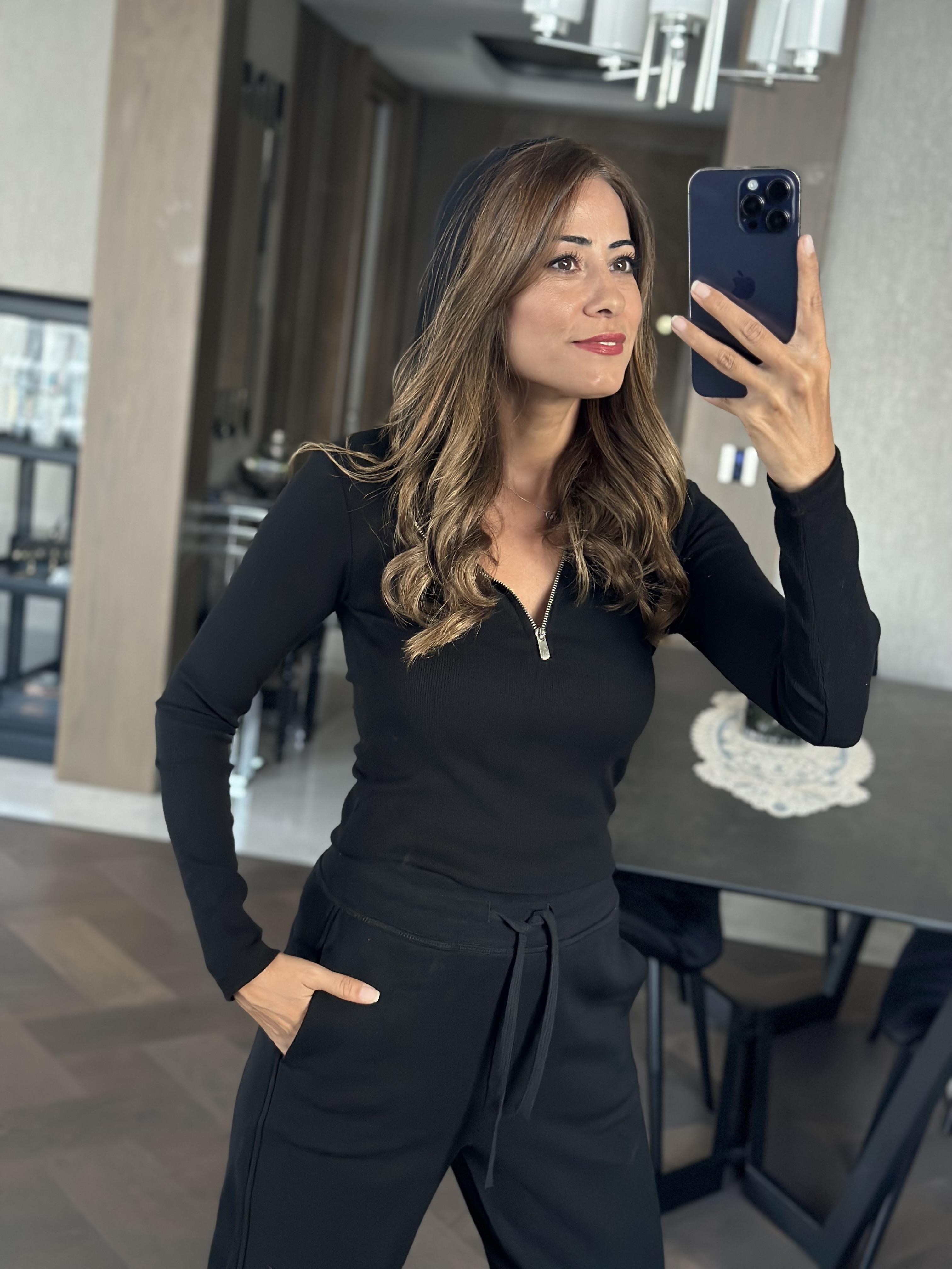 Siyah Kapüşonlu Yarım Fermuarlı Kaşkorse Kadın Body