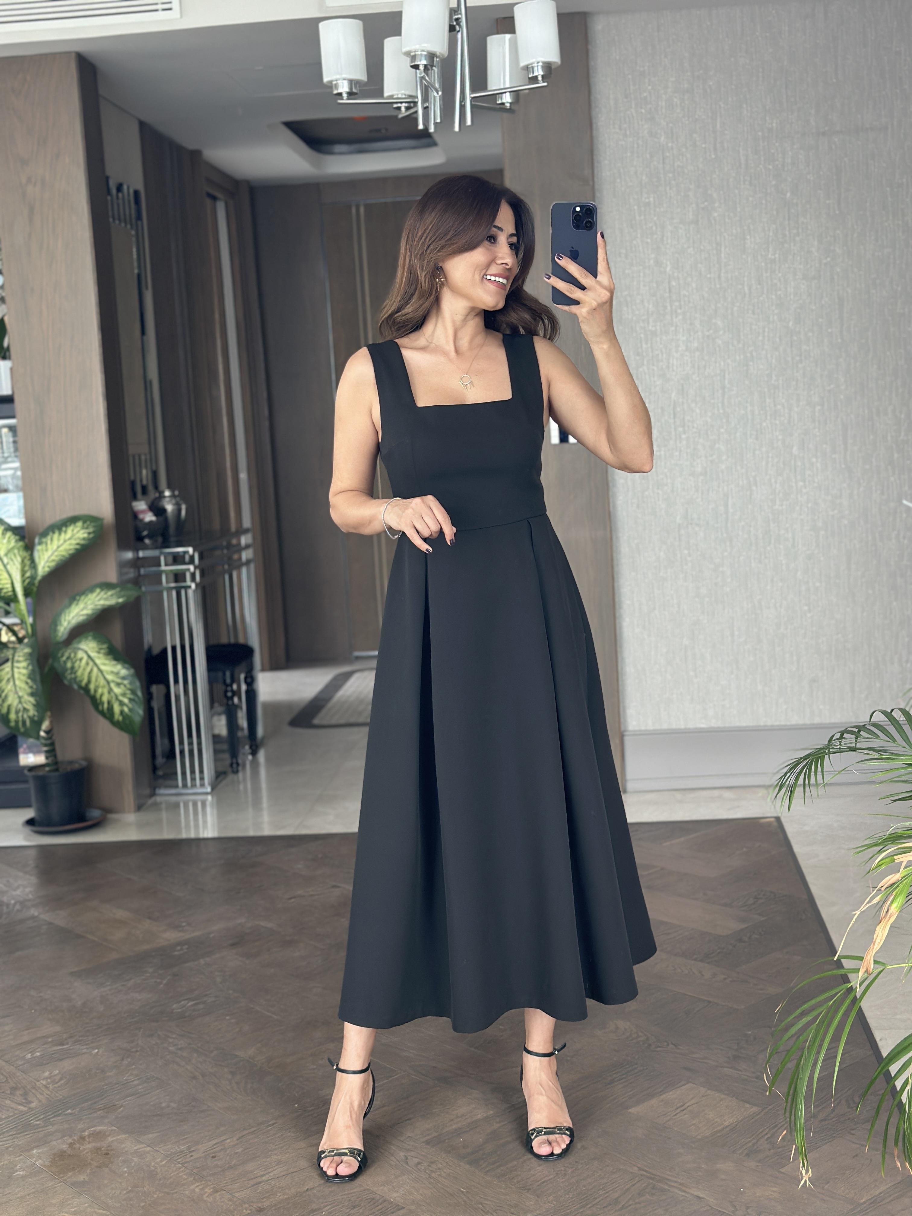 Siyah Kare Yaka Kalın Askılı Arkası Fermuarlı Kadın Midi Boy Elbise 