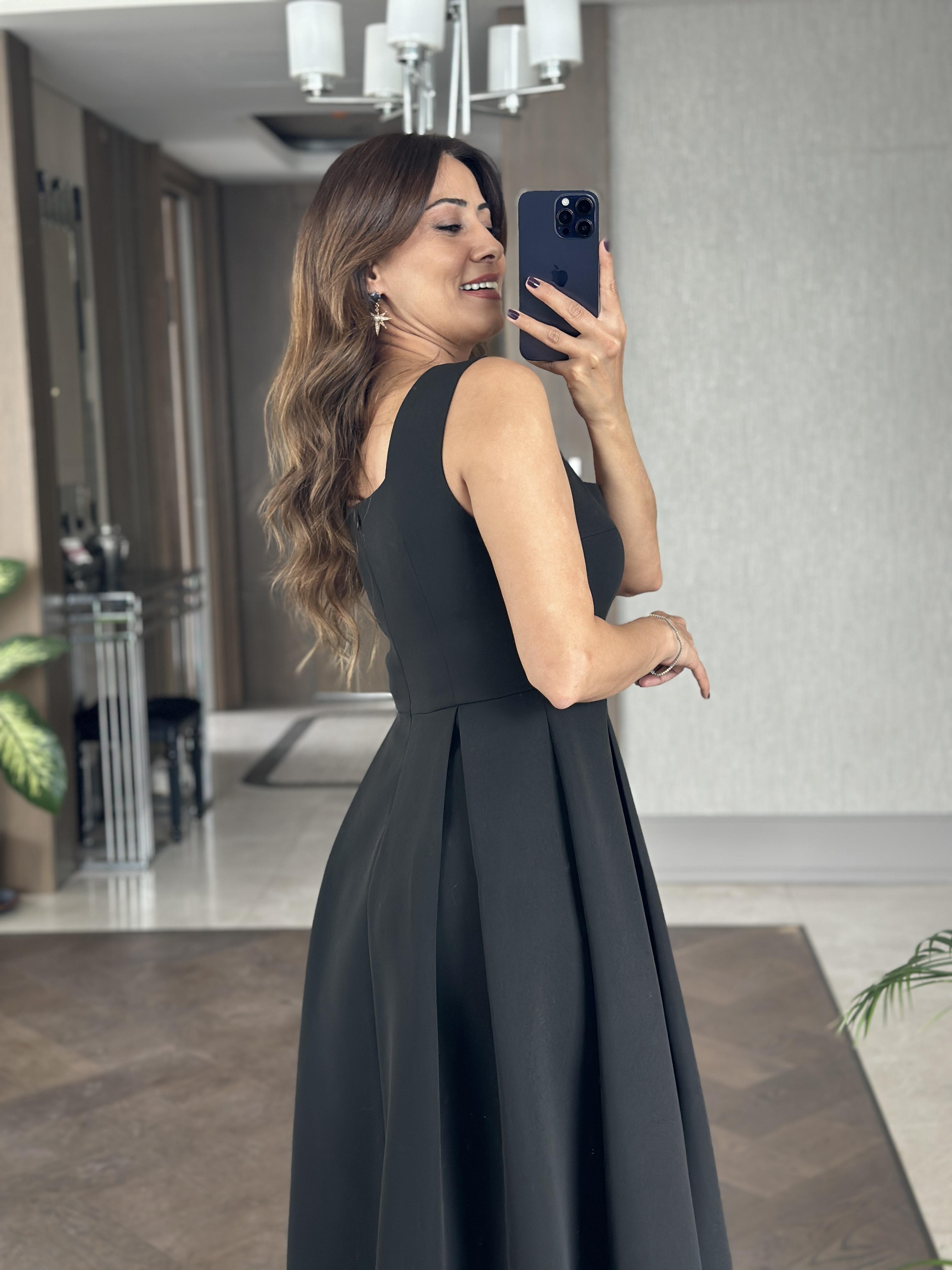 Siyah Kare Yaka Kalın Askılı Arkası Fermuarlı Kadın Midi Boy Elbise 