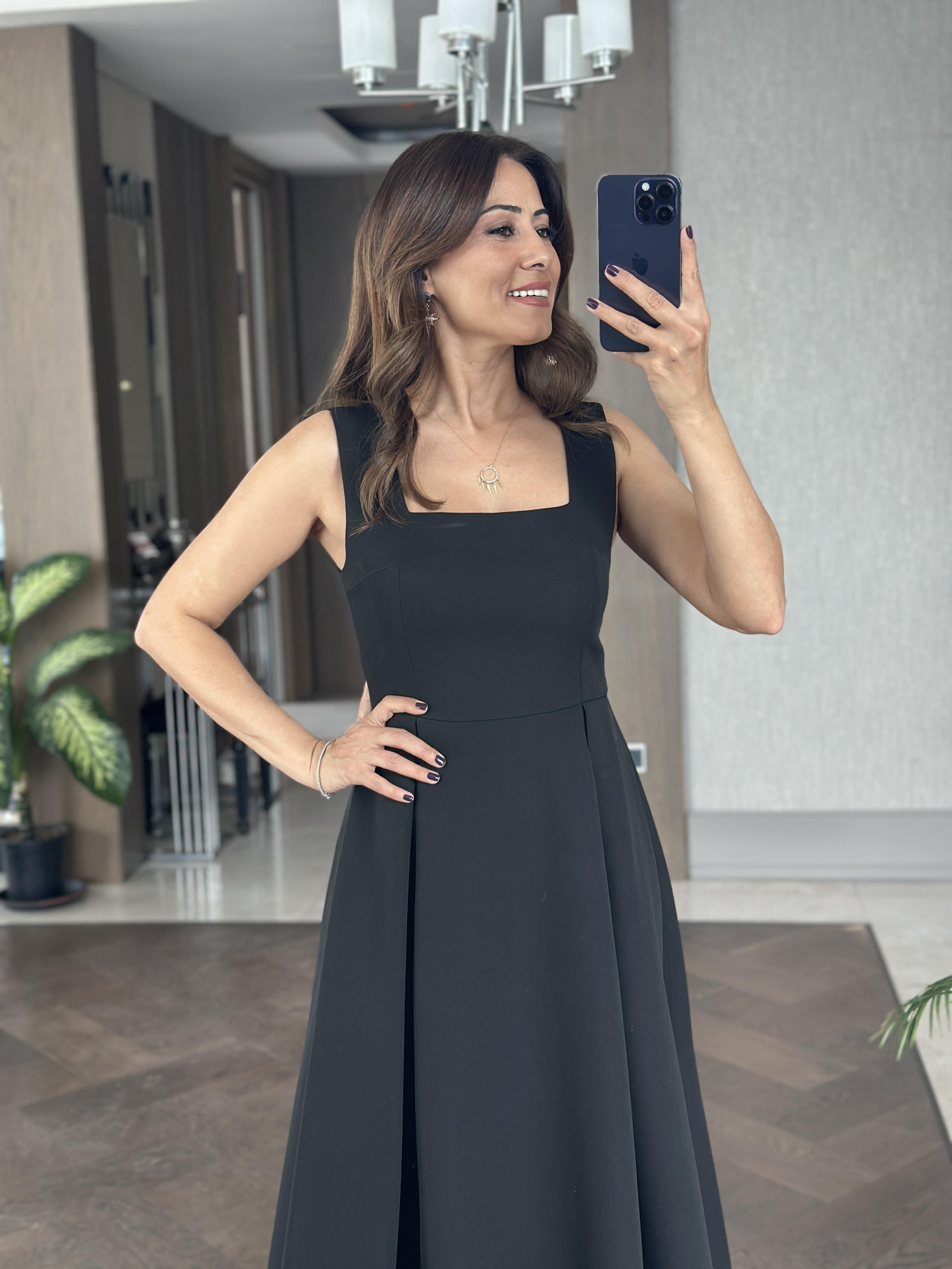 Siyah Kare Yaka Kalın Askılı Arkası Fermuarlı Kadın Midi Boy Elbise 