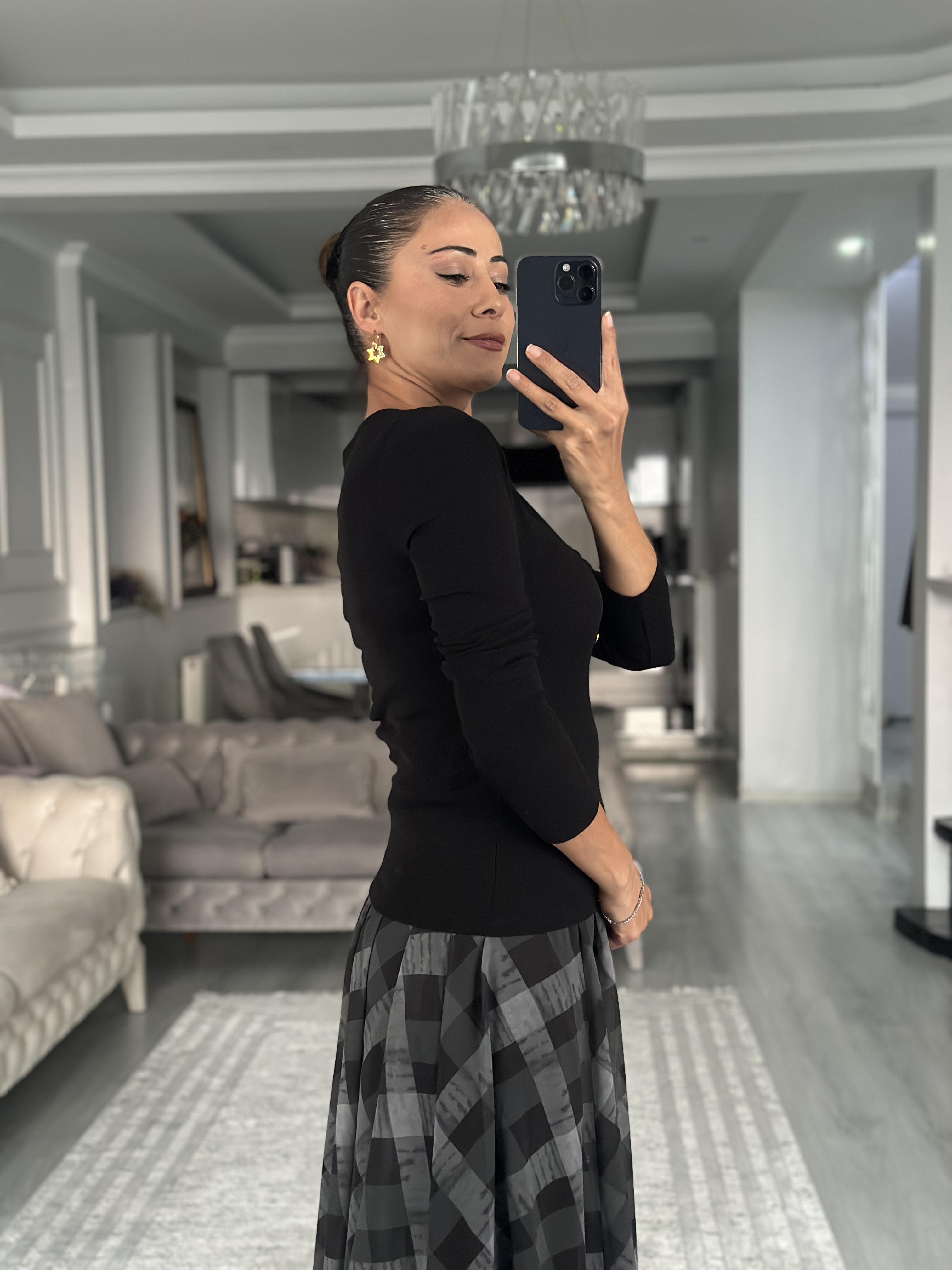Siyah Karol Patlı Çıtçıtlı Uzun Kollu Kadın Body