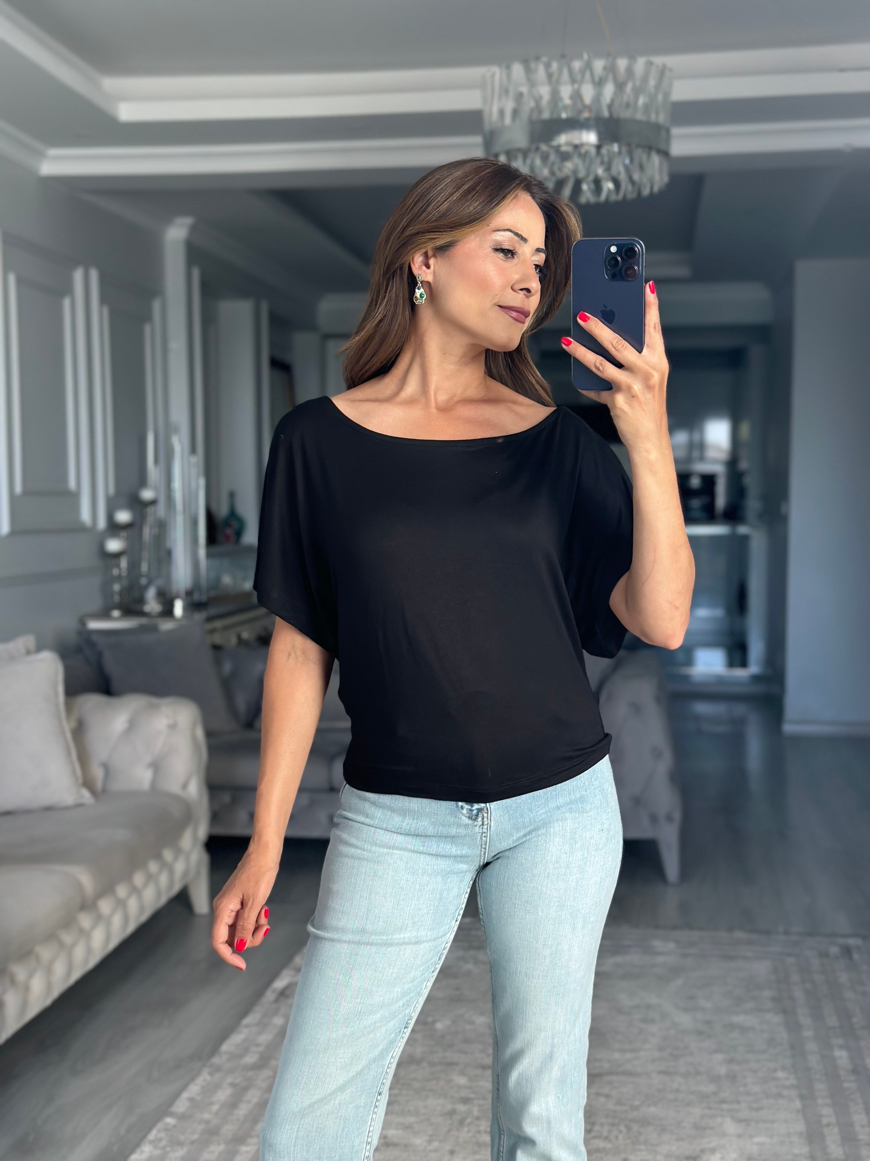 Siyah Kayık Yaka Yarasa Kol Kadın T-Shirt