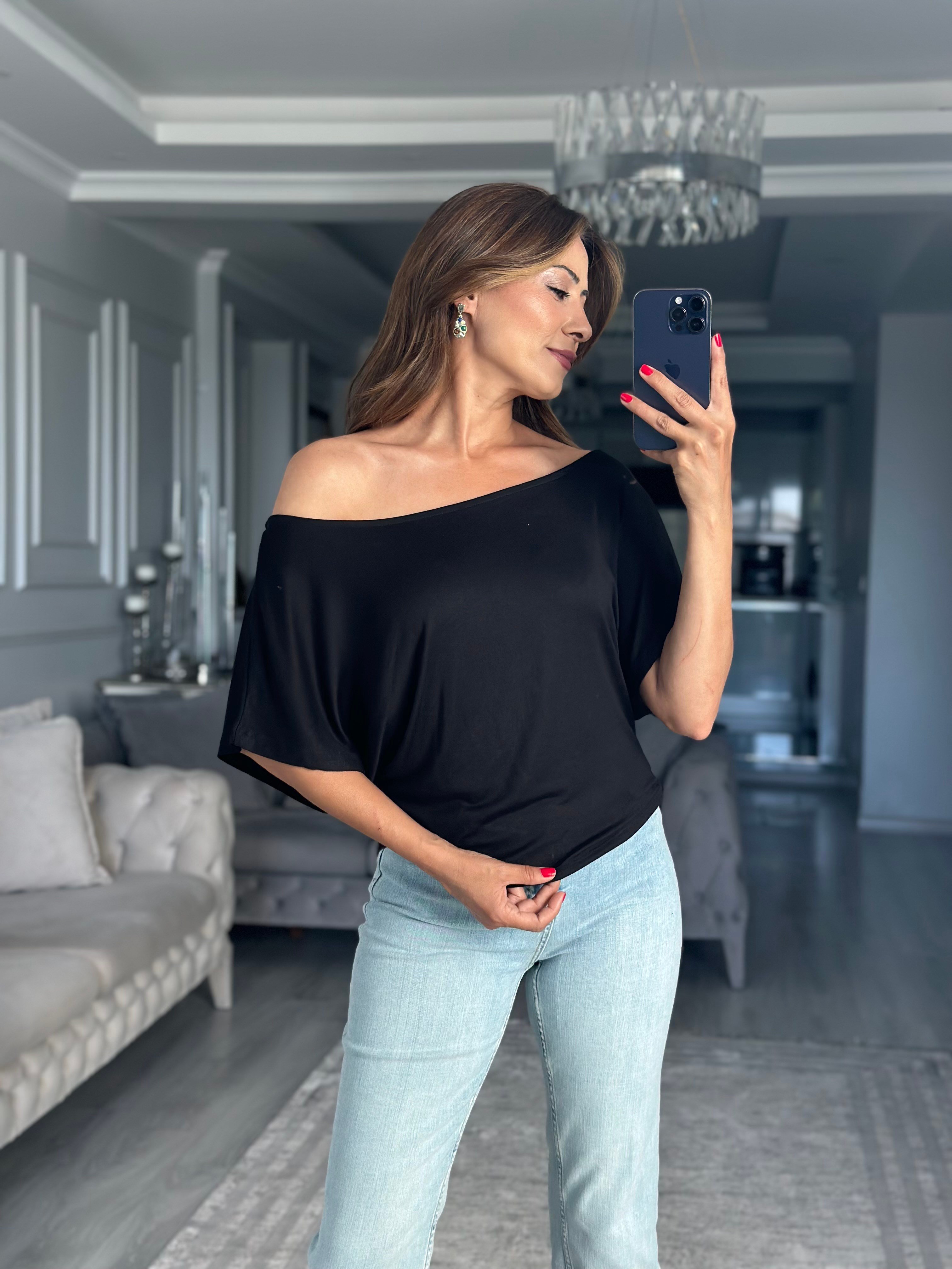 Siyah Kayık Yaka Yarasa Kol Kadın T-Shirt