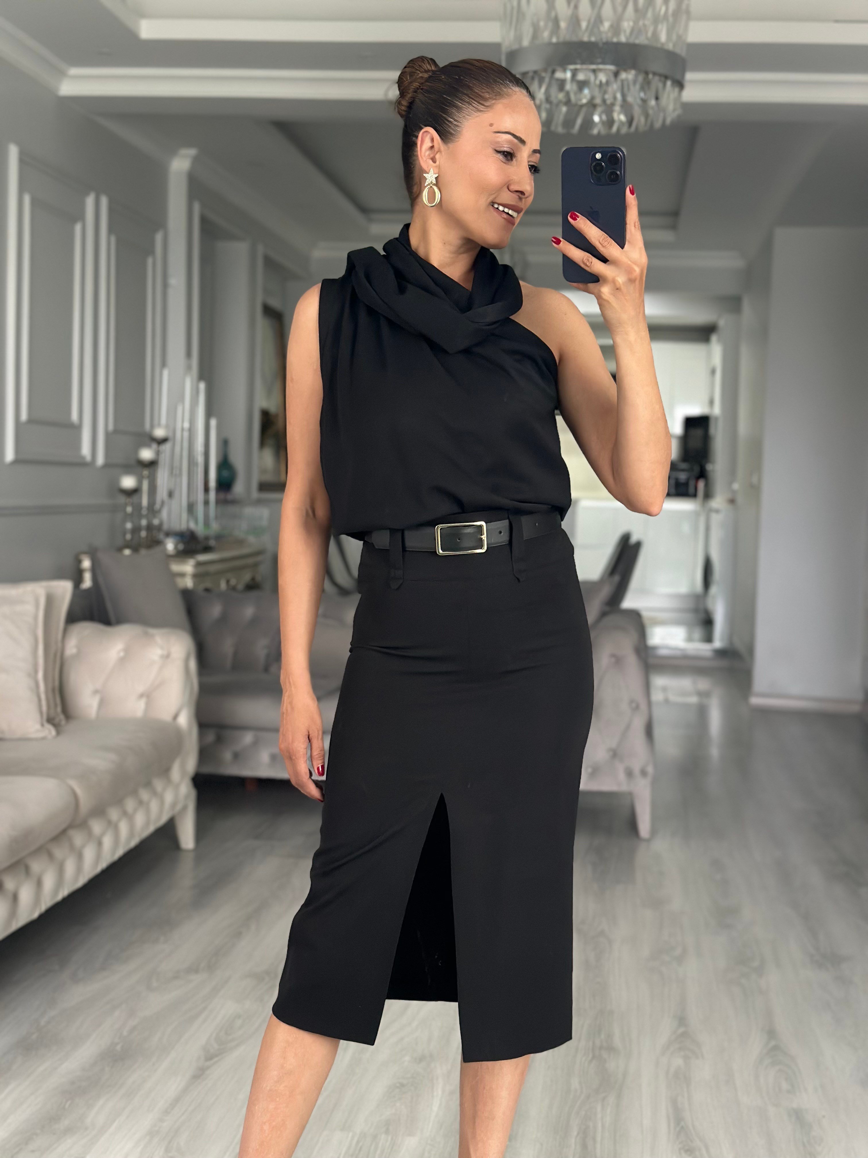 Siyah Kemerli Önden Yırtmaçlı Midi Boy Kadın Etek