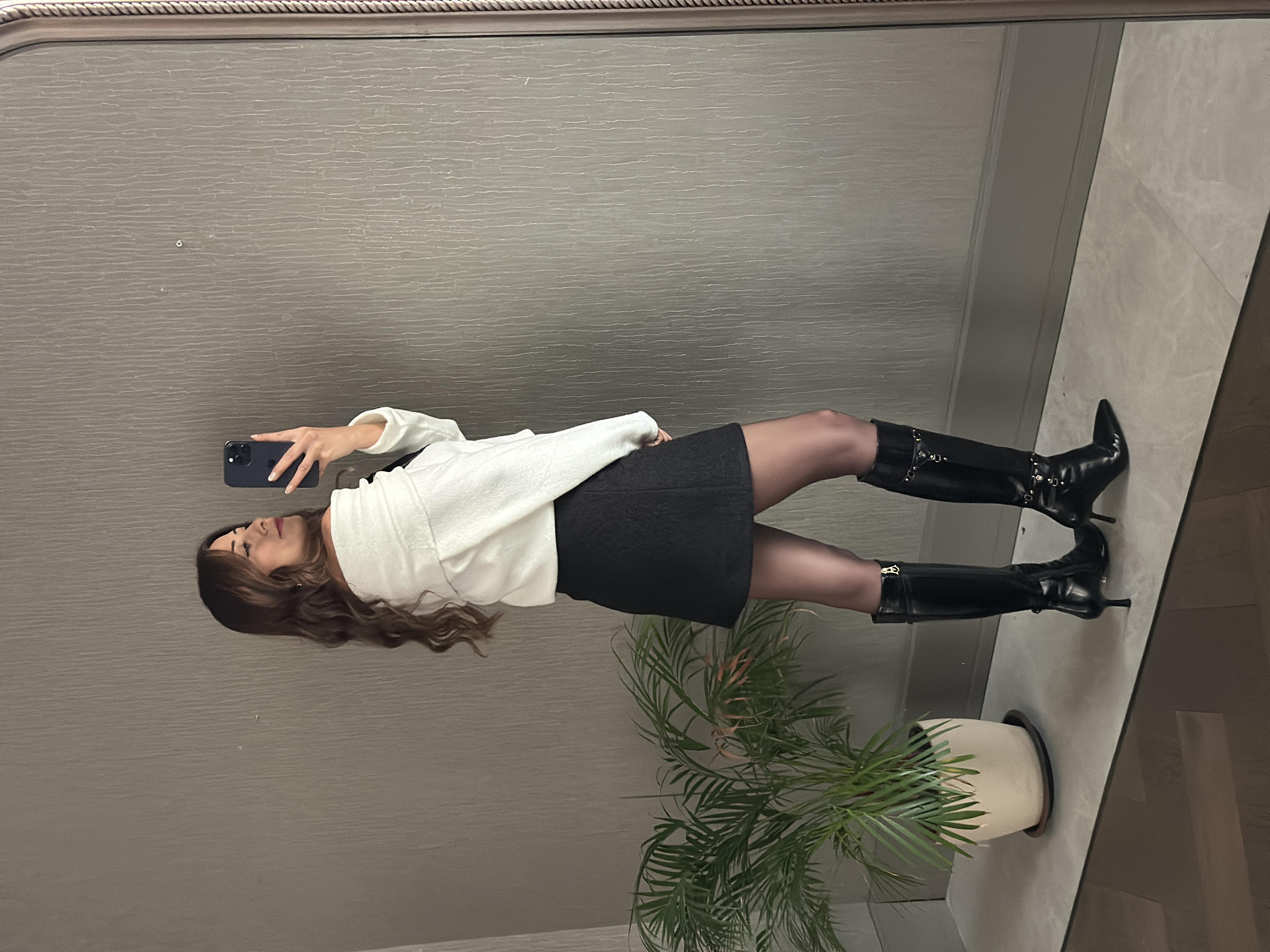 Siyah Kırçıllı Kaşe Arkası Fermuarlı Astarlı Kadın Mini Etek